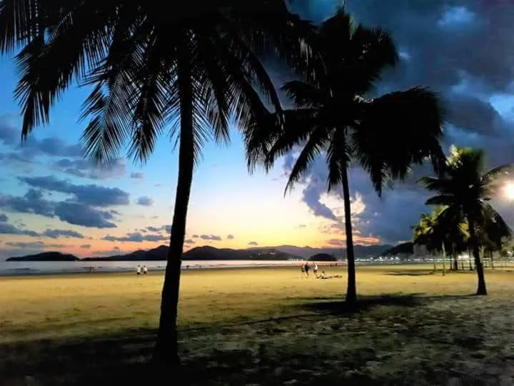 Natural landscape in Em 5 minutos a pé tá na praia e no Shopping Praiamar Corporate, 2 quartos com ar condicionado, 2 banheiros, portaria 24 horas, elevador, 1 vaga carro gratuita, wi-fi, pets ok, enxoval, horário flexível!