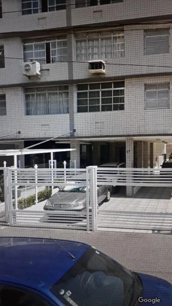 Property building in Em 5 minutos a pé tá na praia e no Shopping Praiamar Corporate, 2 quartos com ar condicionado, 2 banheiros, portaria 24 horas, elevador, 1 vaga carro gratuita, wi-fi, pets ok, enxoval, horário flexível!