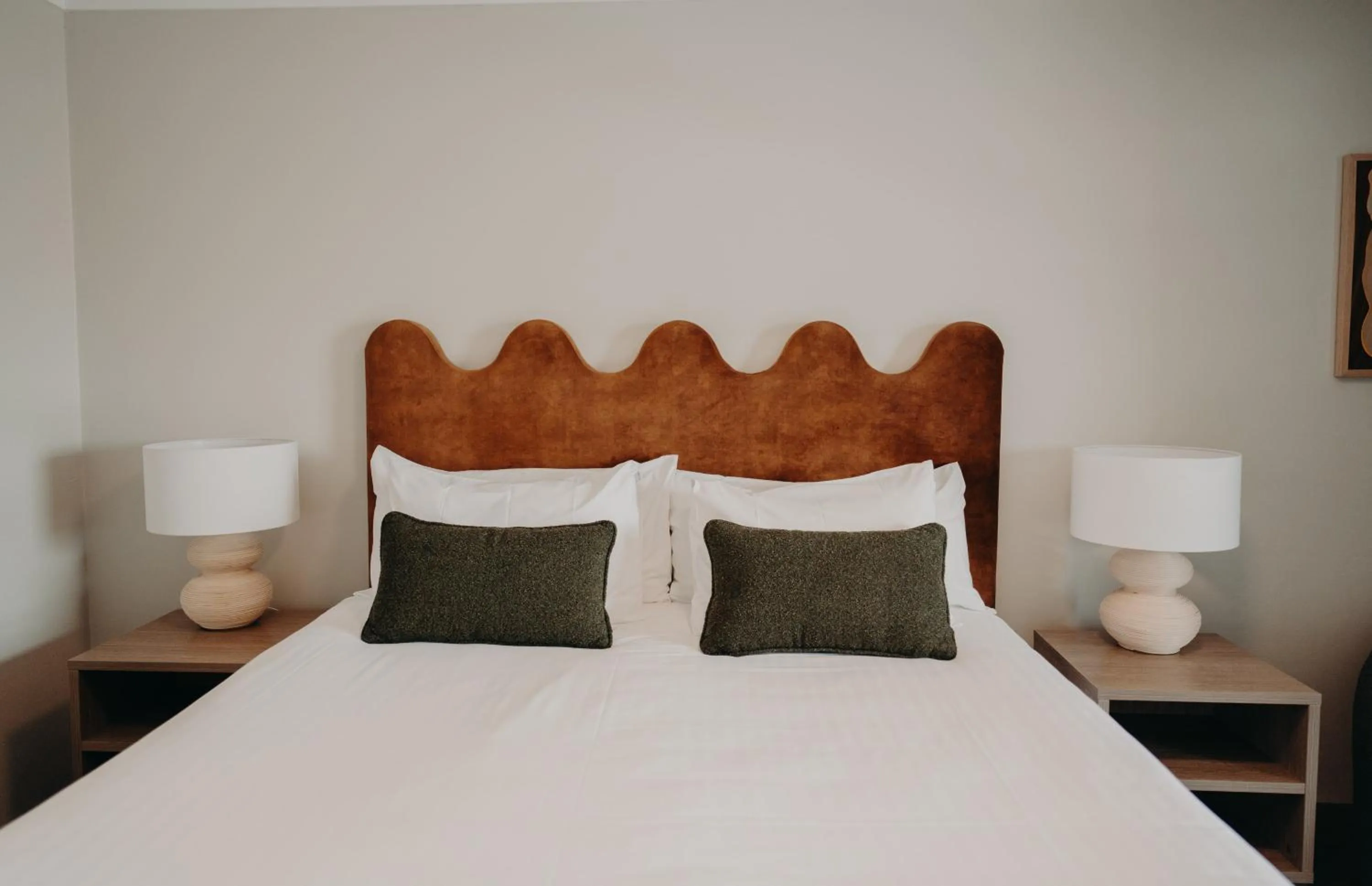 Bed in Albany Motel & Apartments