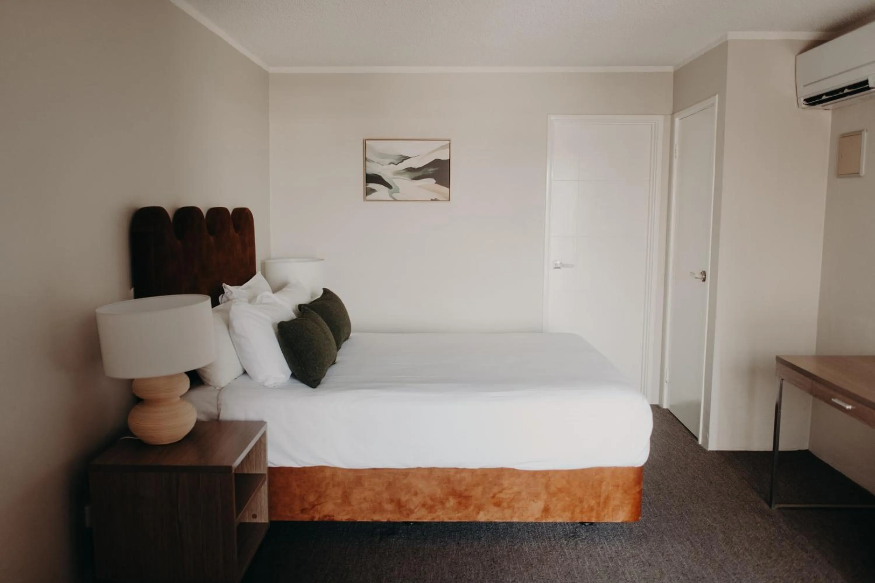 Bedroom, Bed in Albany Motel & Apartments