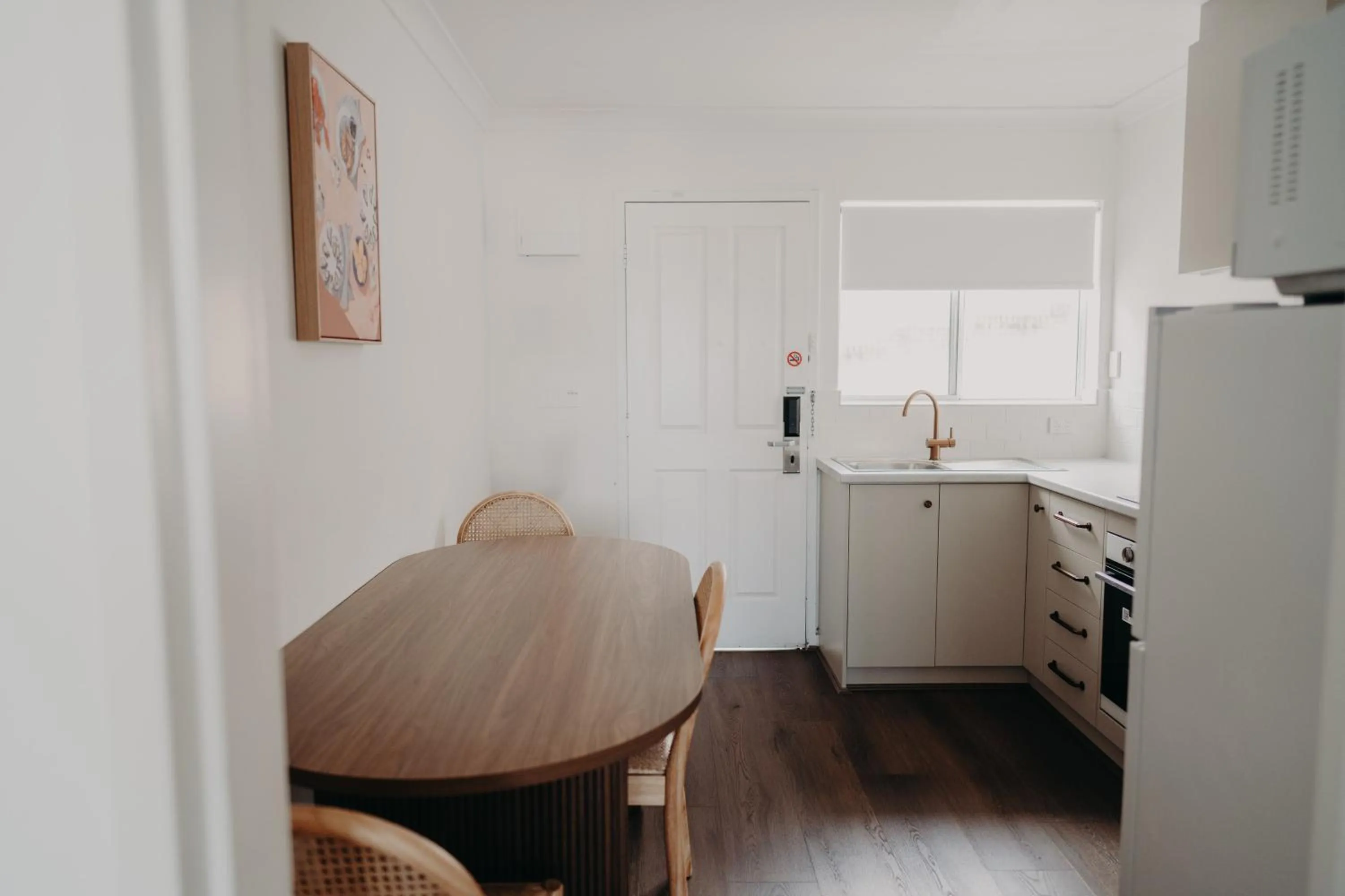 kitchen in Albany Motel & Apartments