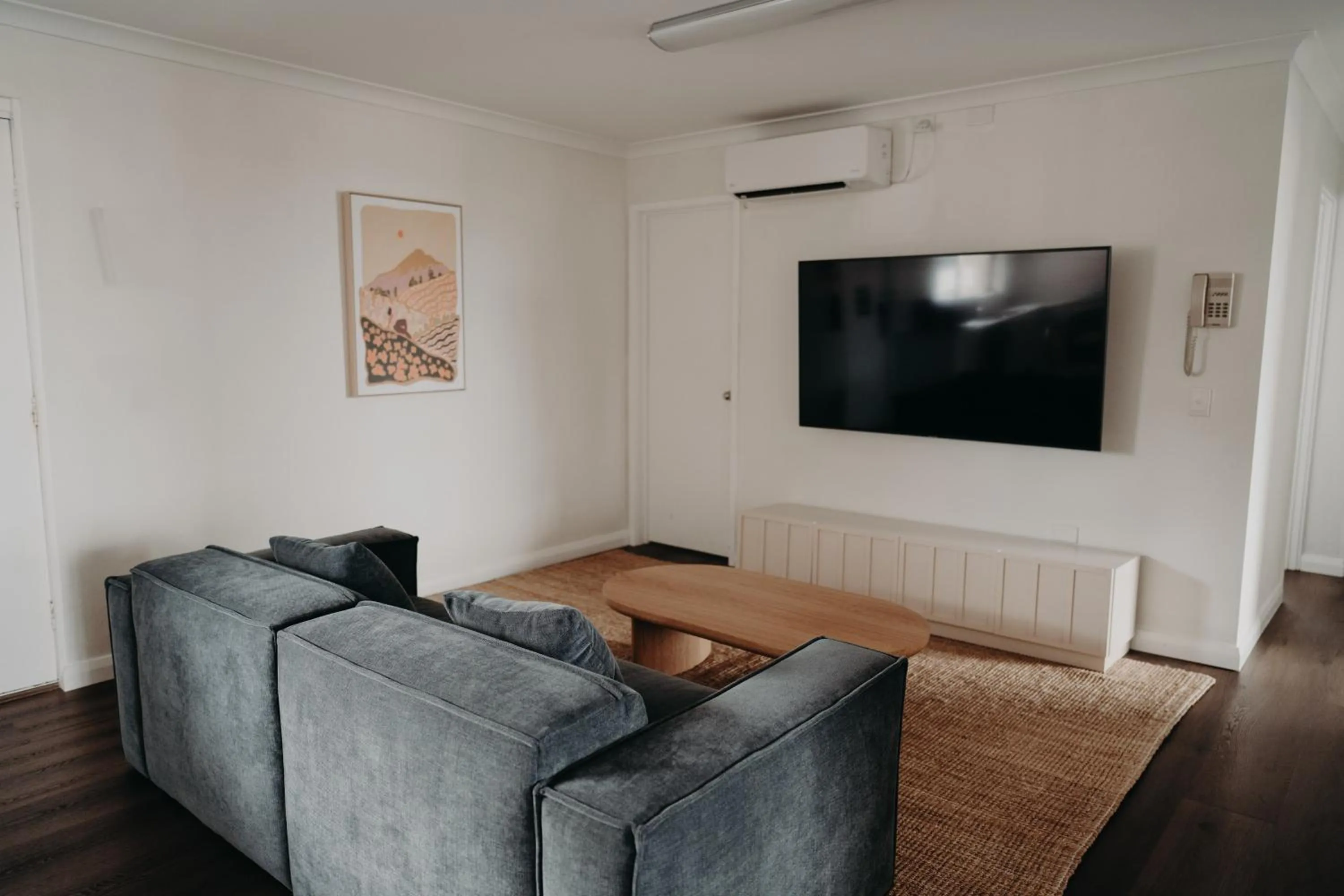 Living room in Albany Motel & Apartments