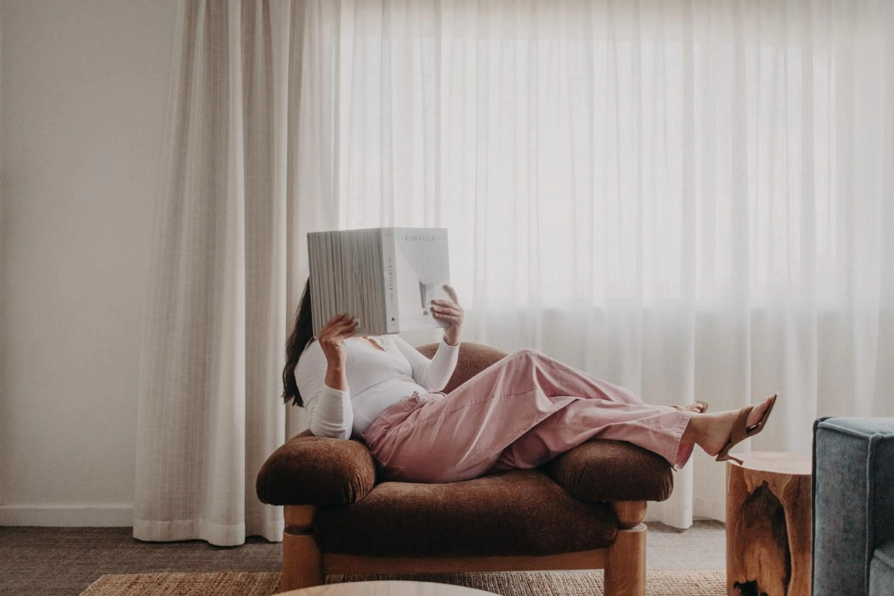 Living room in Albany Motel & Apartments