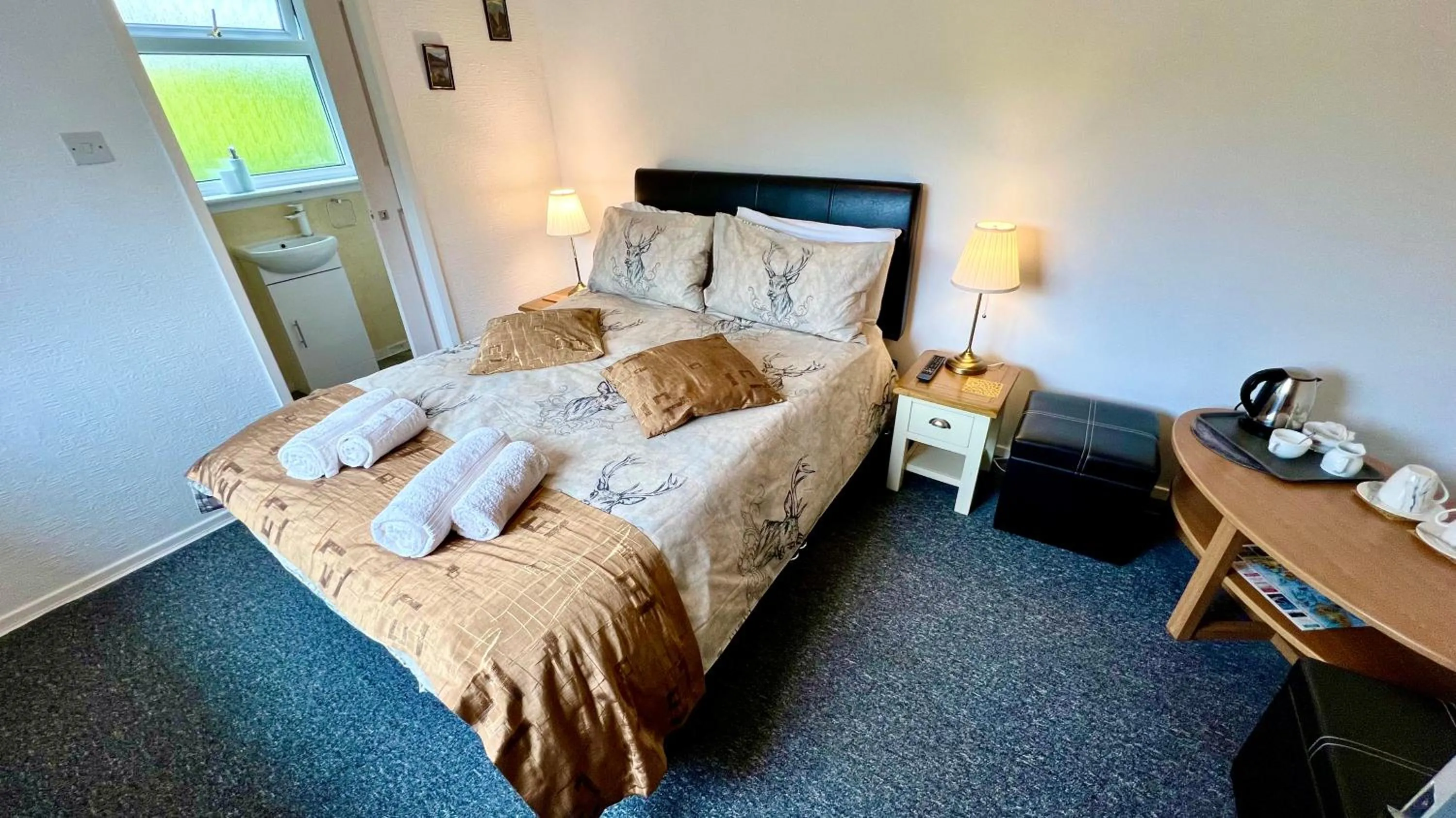 Budget Double Room in Old Captain Guest House