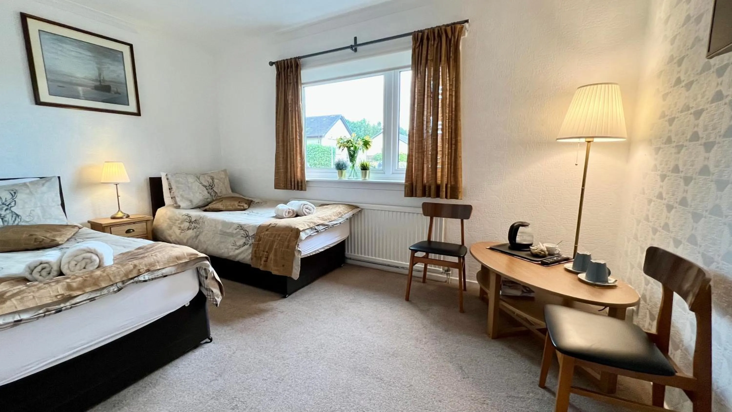 Twin Room with Shower in Old Captain Guest House