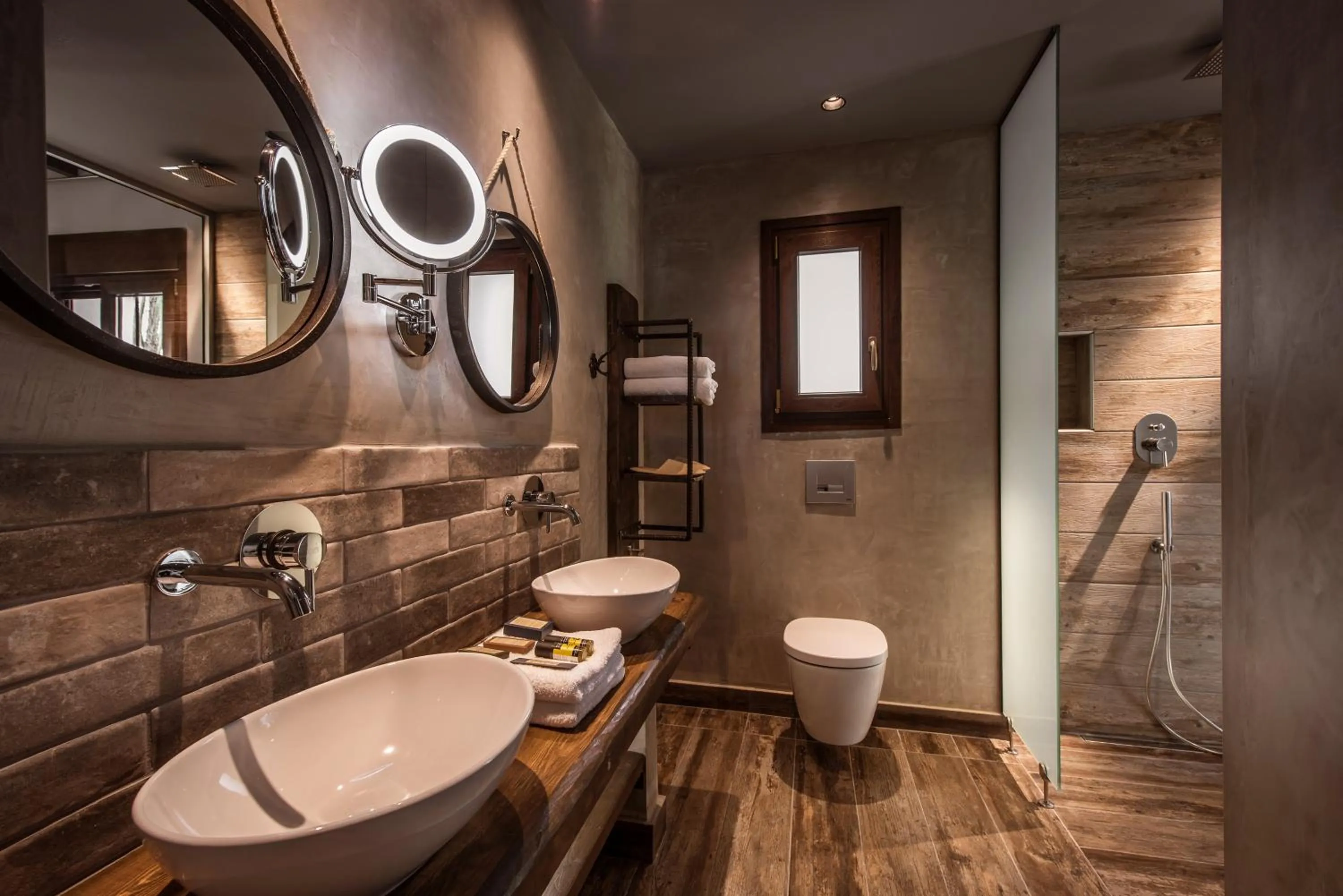 Shower in Balsamico Traditional Suites