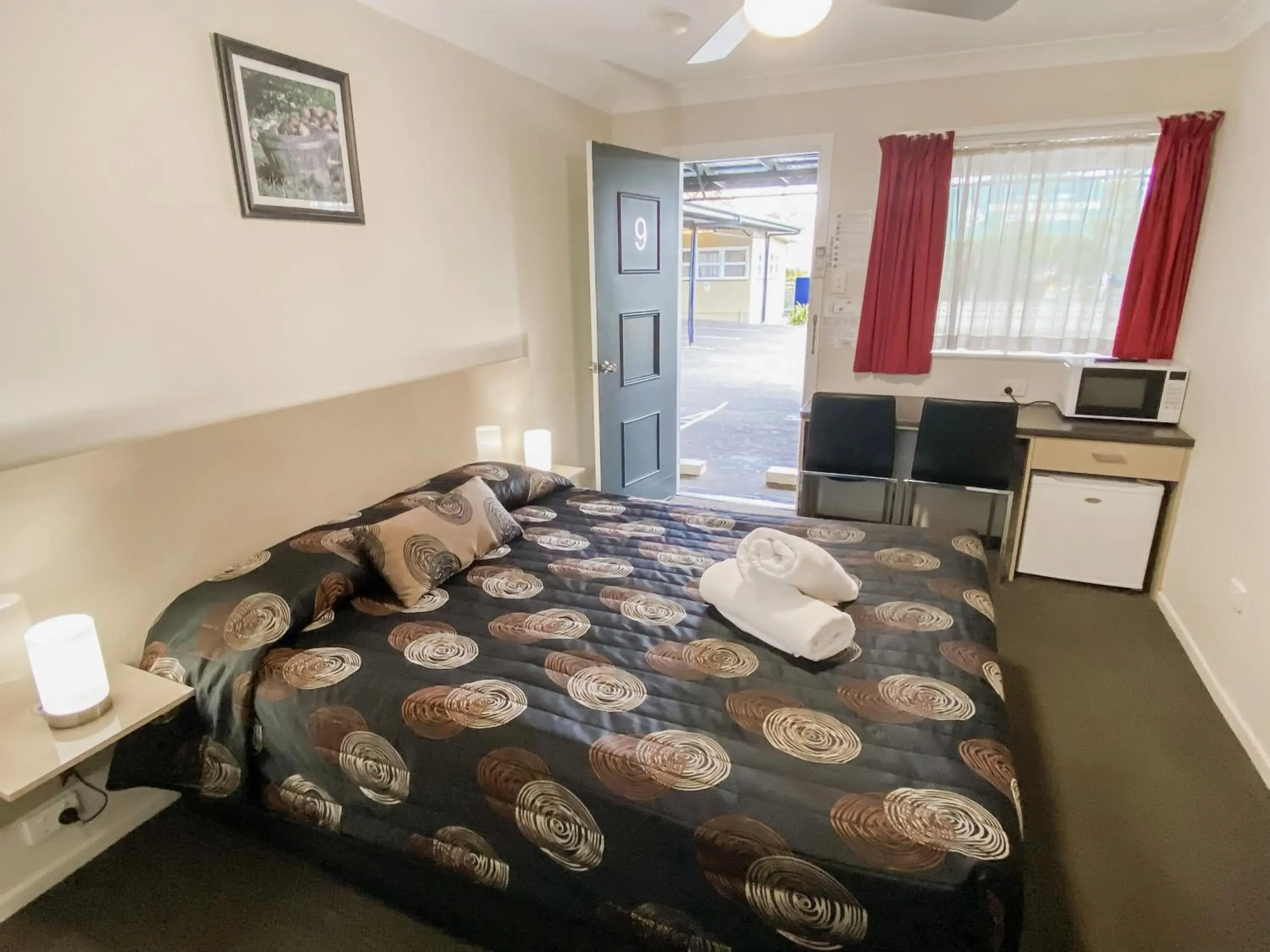 Queen Room in High Street Motor Inn & Steakhouse Queen Room in High Street Motor Inn & Steakhouse