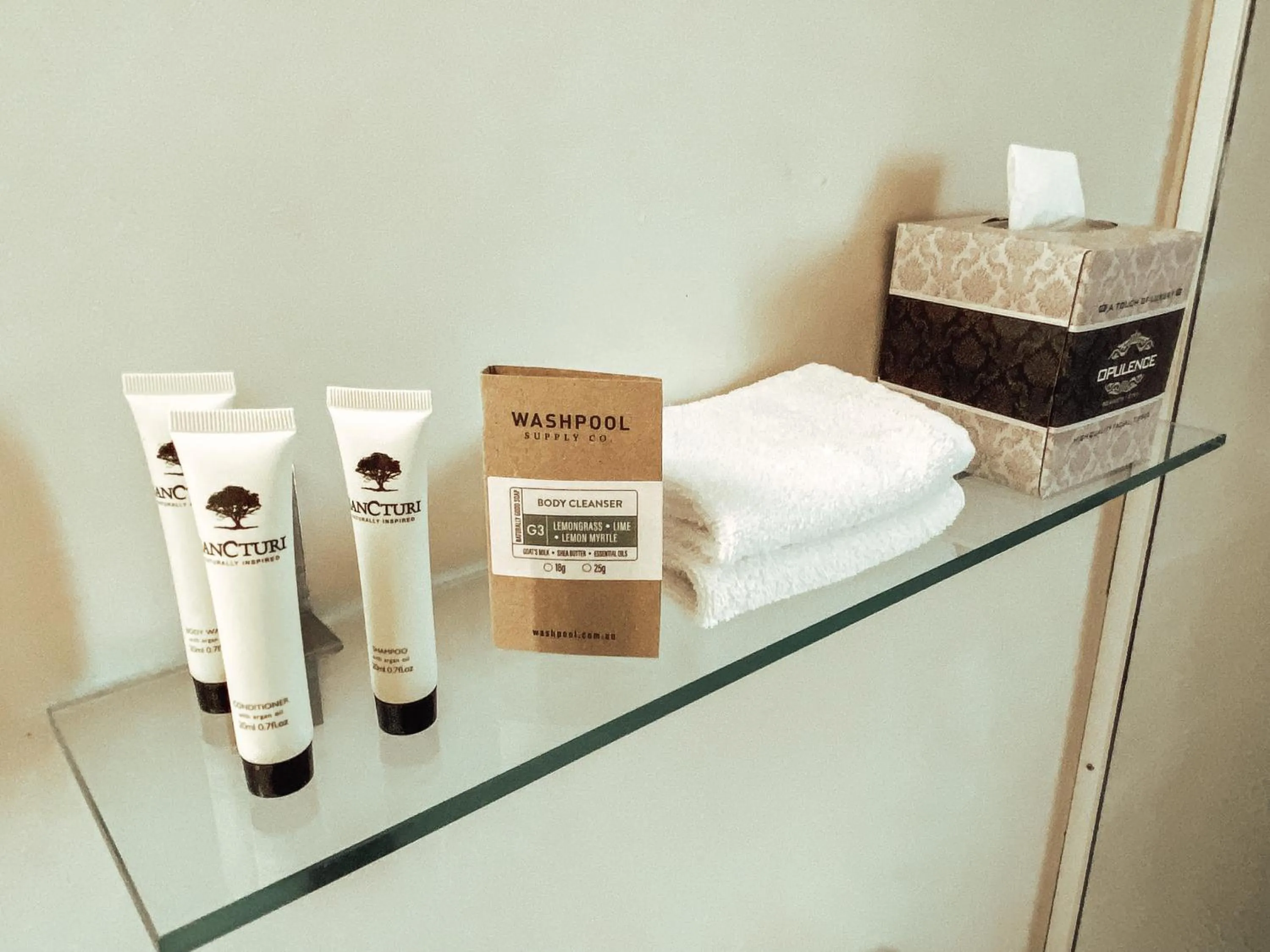 Bathroom in High Street Motor Inn