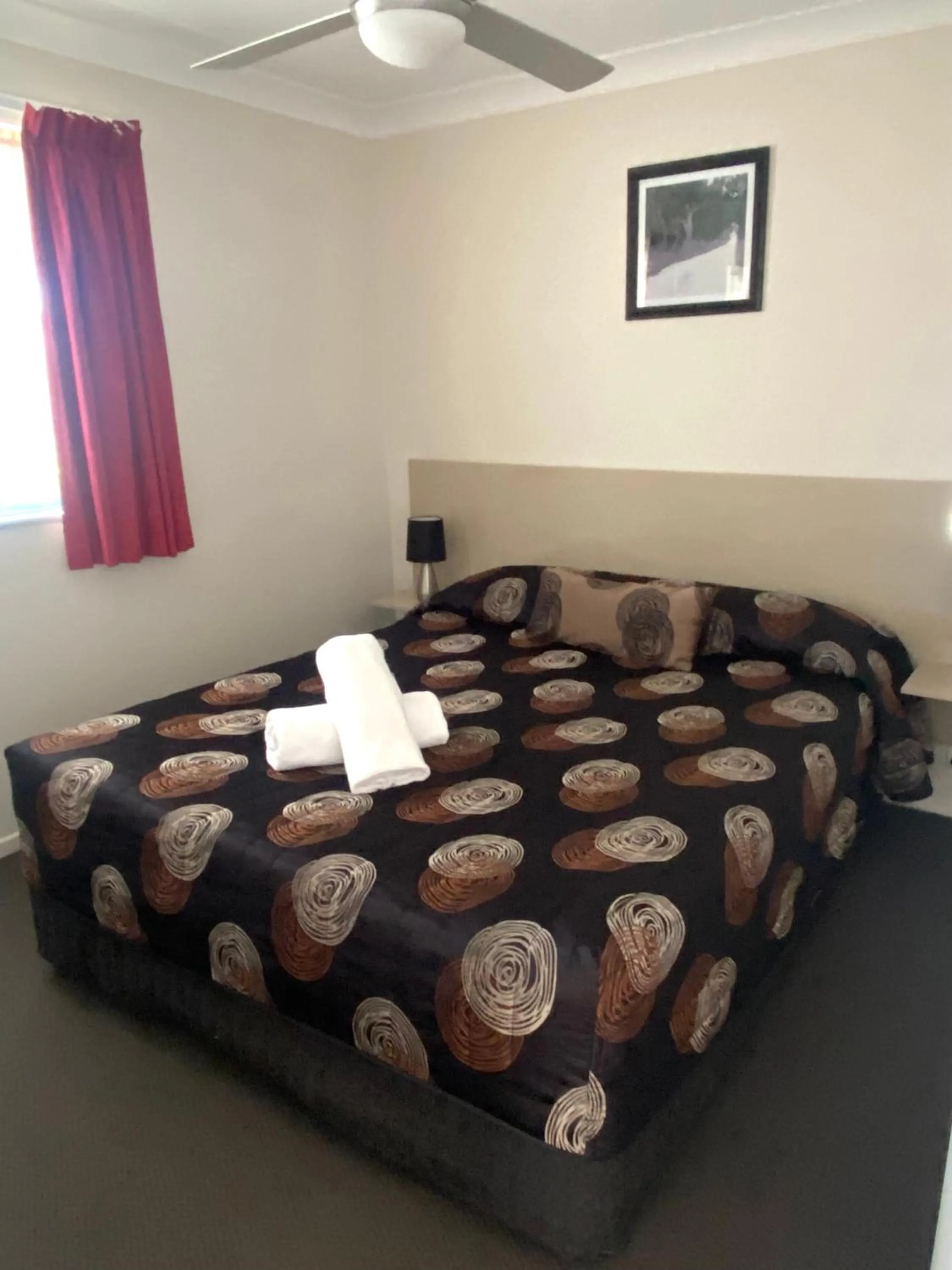 Bed in High Street Motor Inn