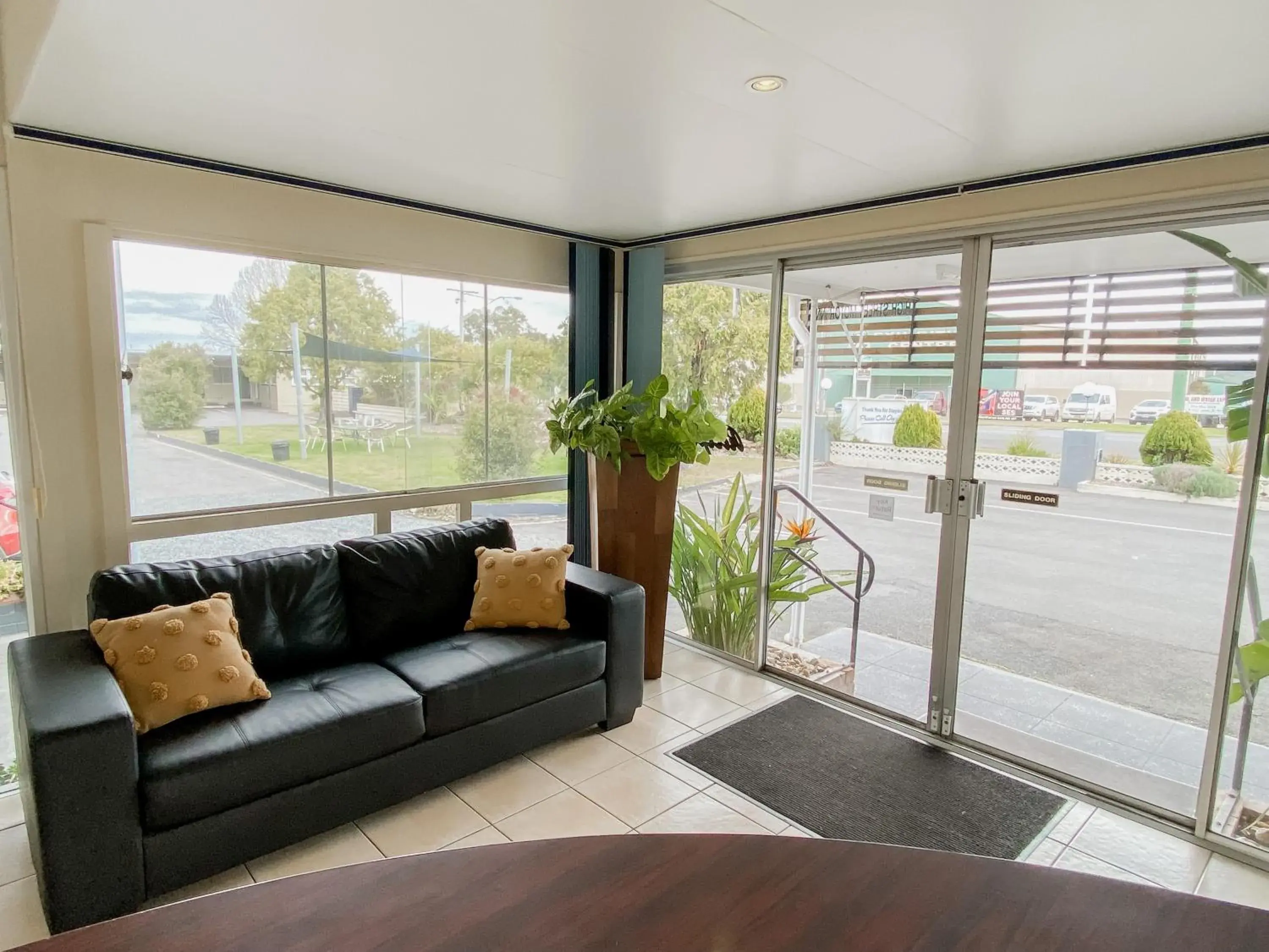 Property building in High Street Motor Inn & Steakhouse Property building in High Street Motor Inn & Steakhouse