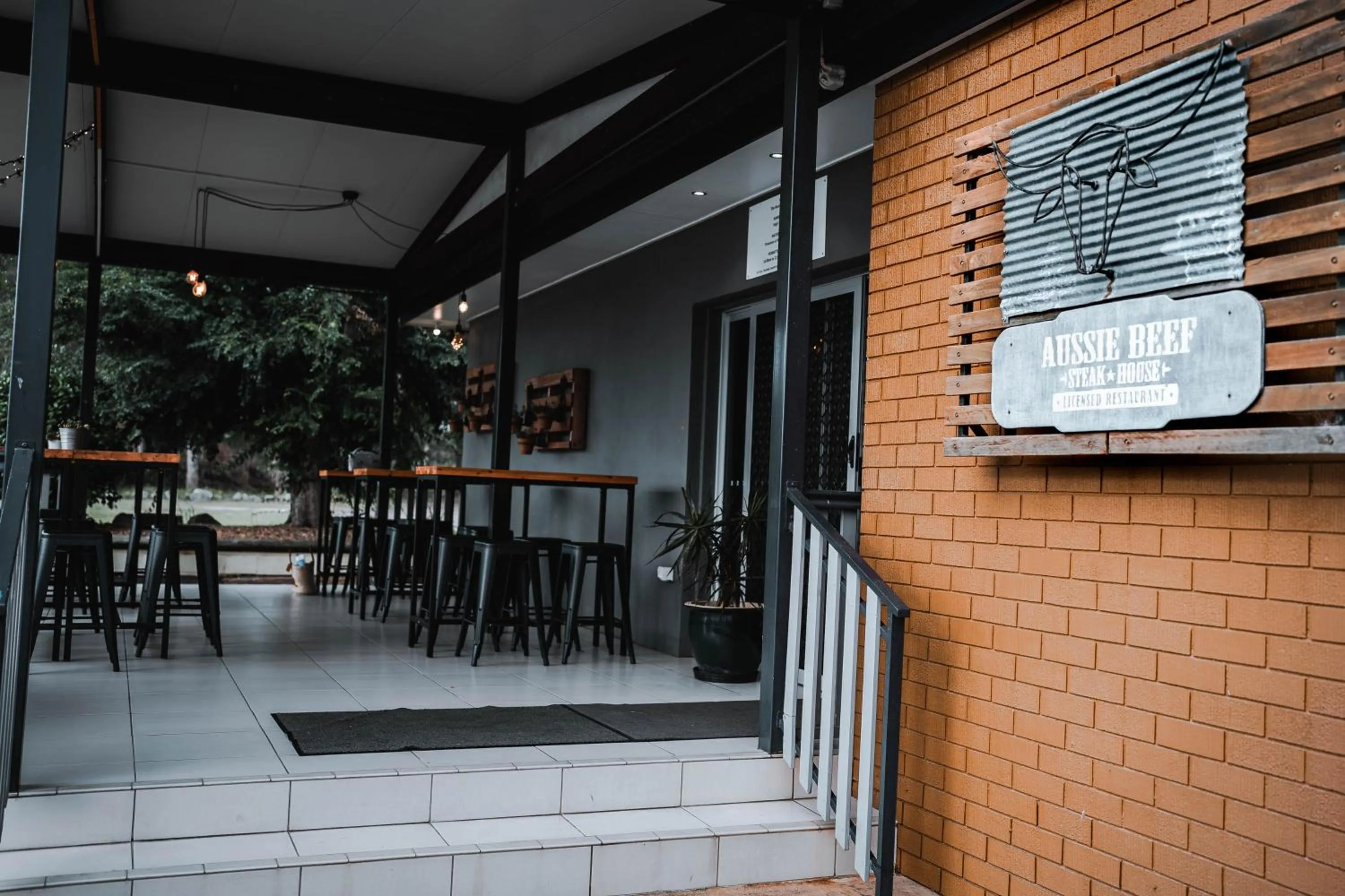 Property building in High Street Motor Inn