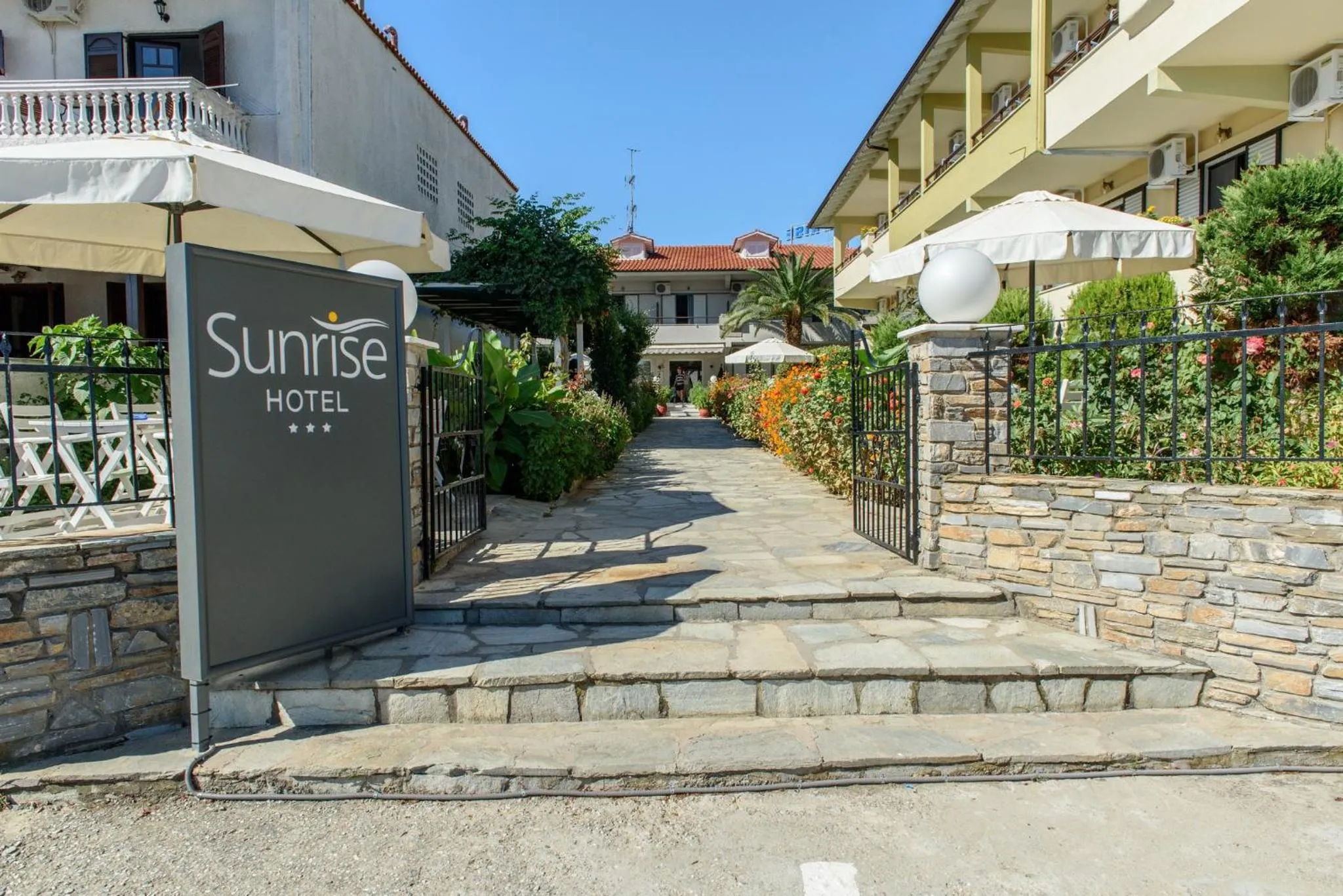 Facade/entrance in Sun Rise Hotel