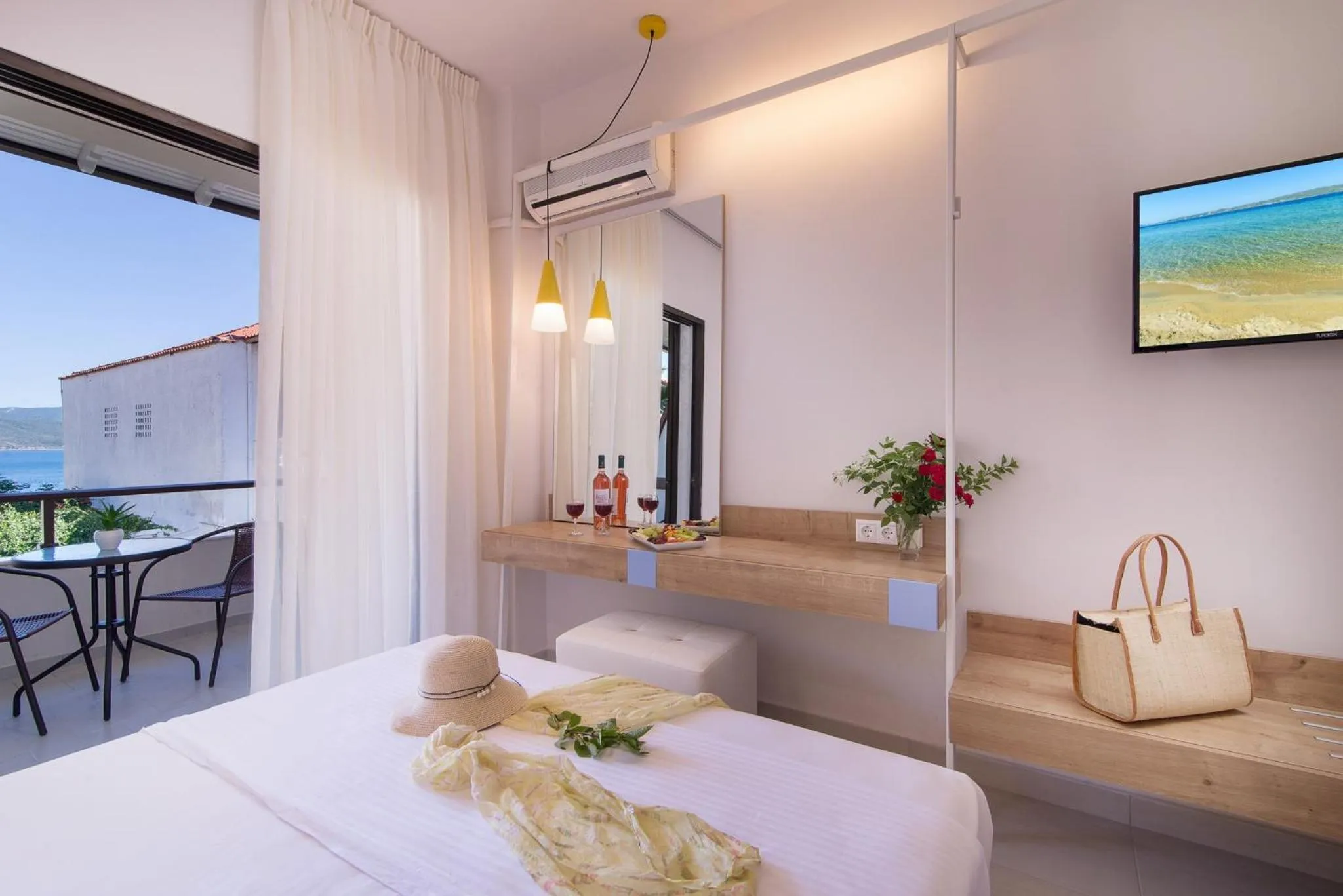 Bedroom, Bed in Sun Rise Hotel