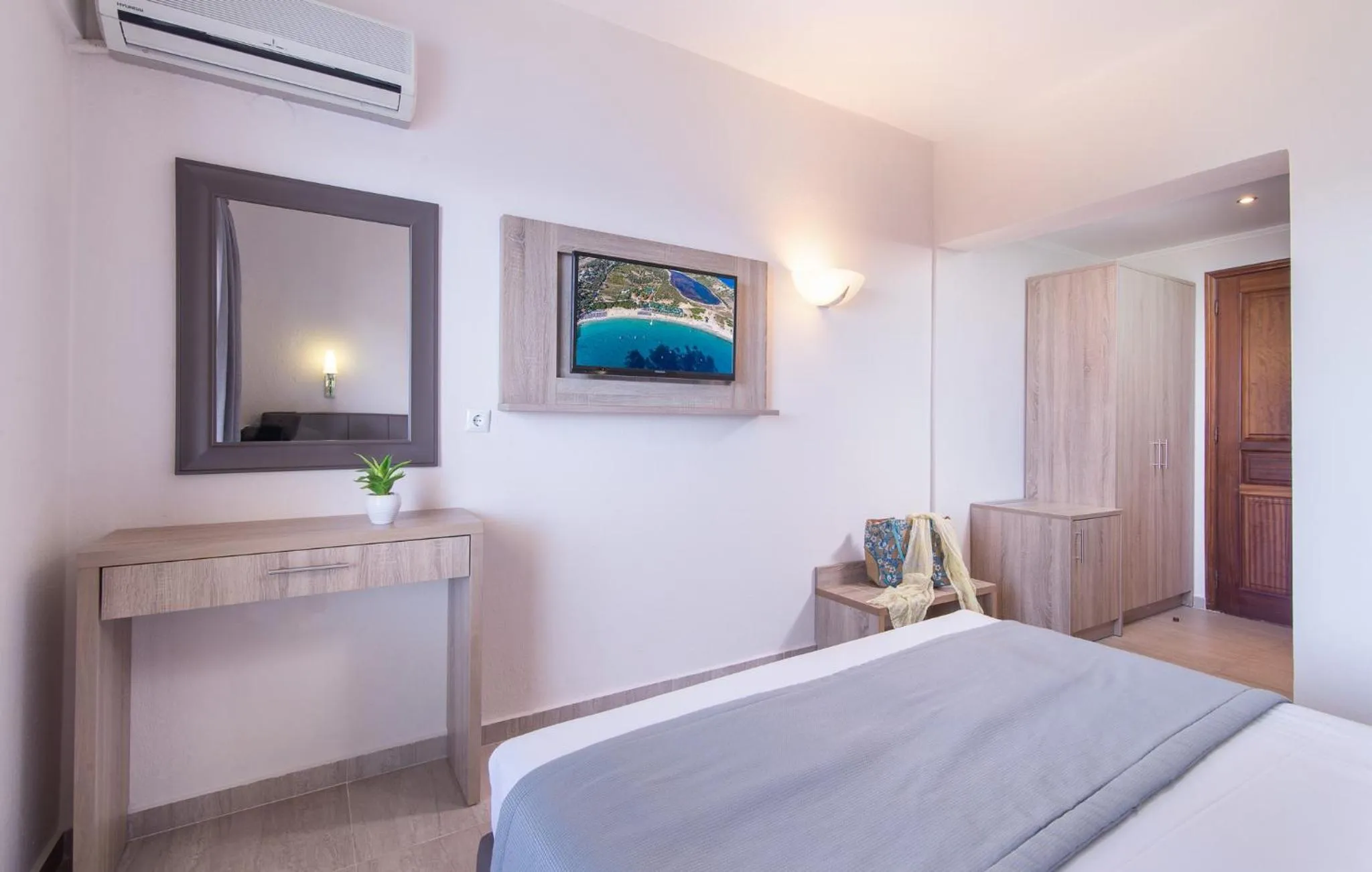 Bedroom, Bed in Sun Rise Hotel