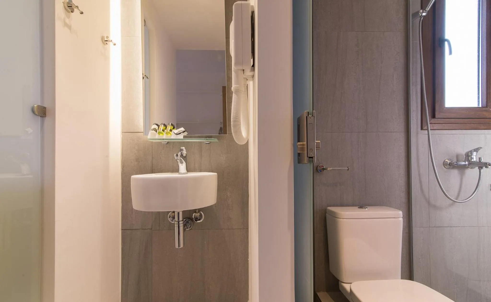 Bathroom in Sun Rise Hotel