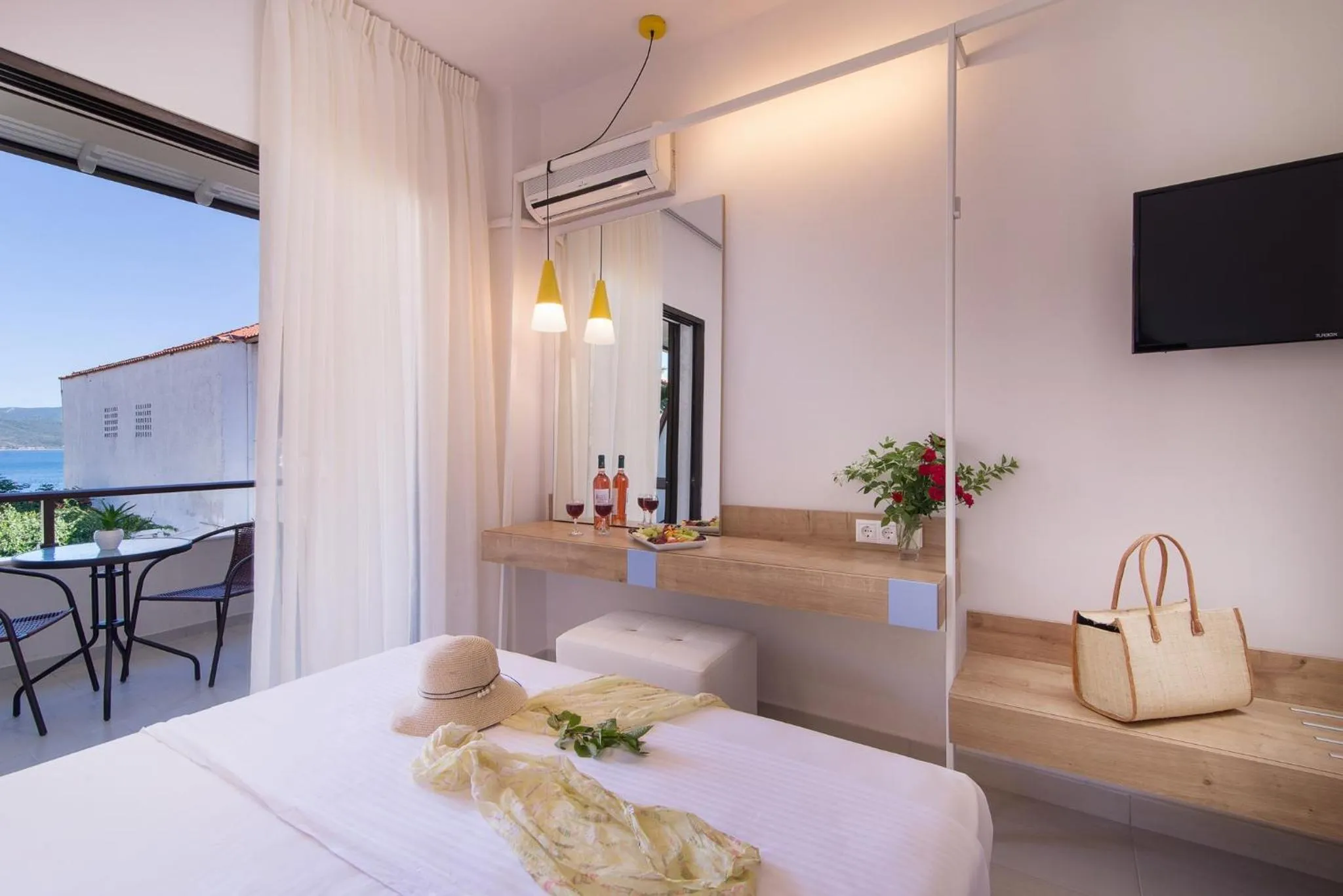 Bedroom, Bed in Sun Rise Hotel