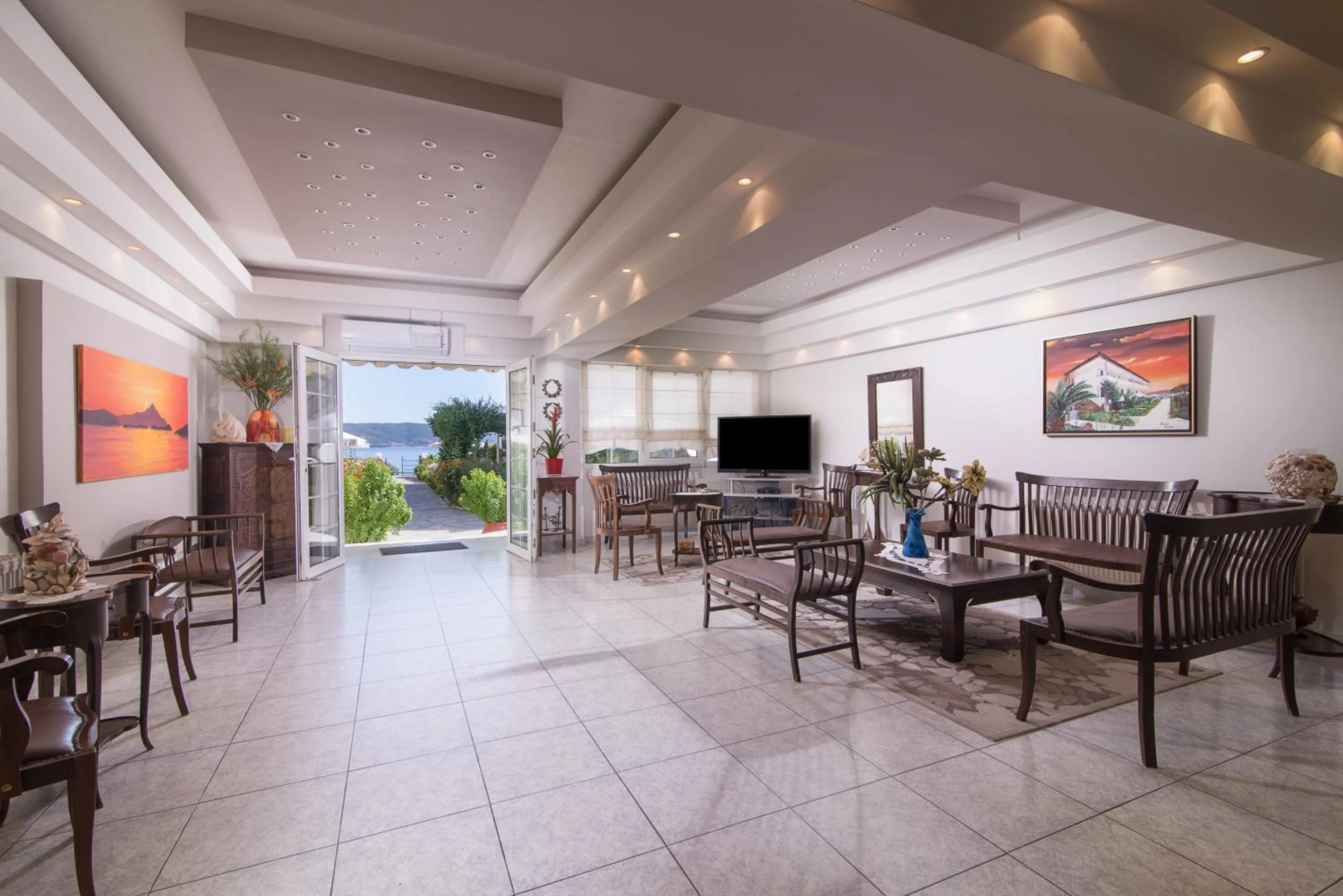 Communal lounge/ TV room in Sun Rise Hotel