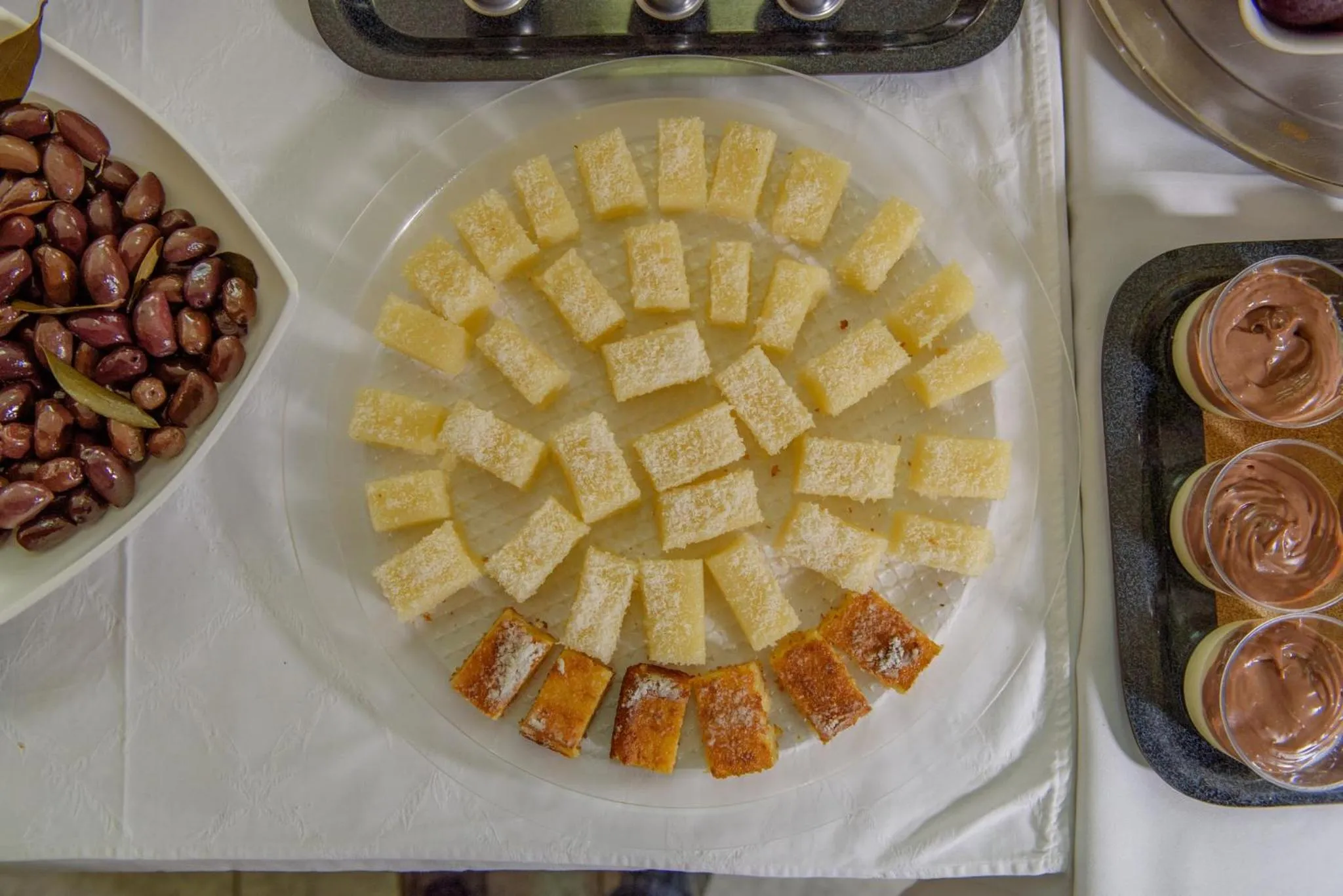 Restaurant/places to eat in Sun Rise Hotel