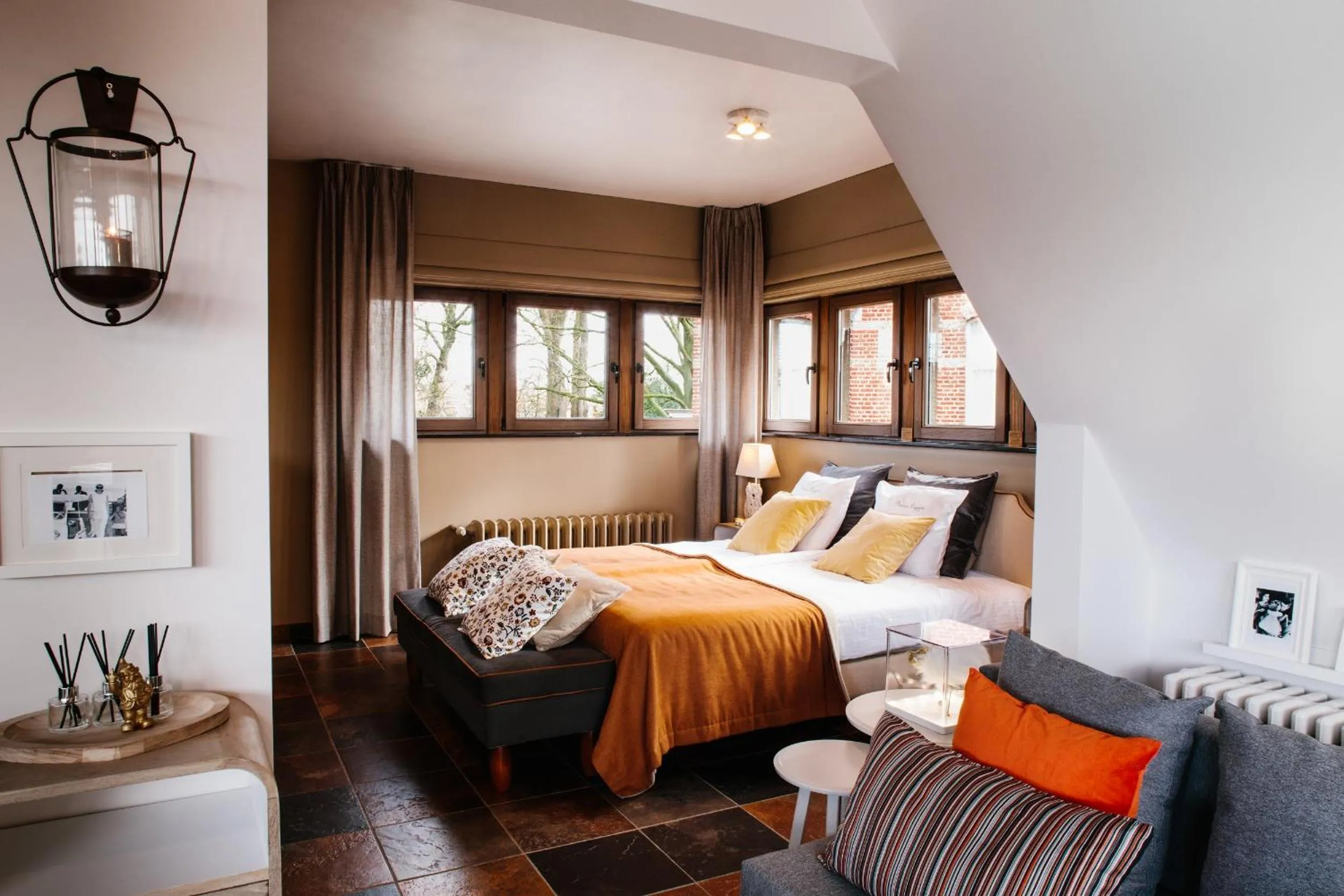 Bed in Charmehotel Manoir Ogygia