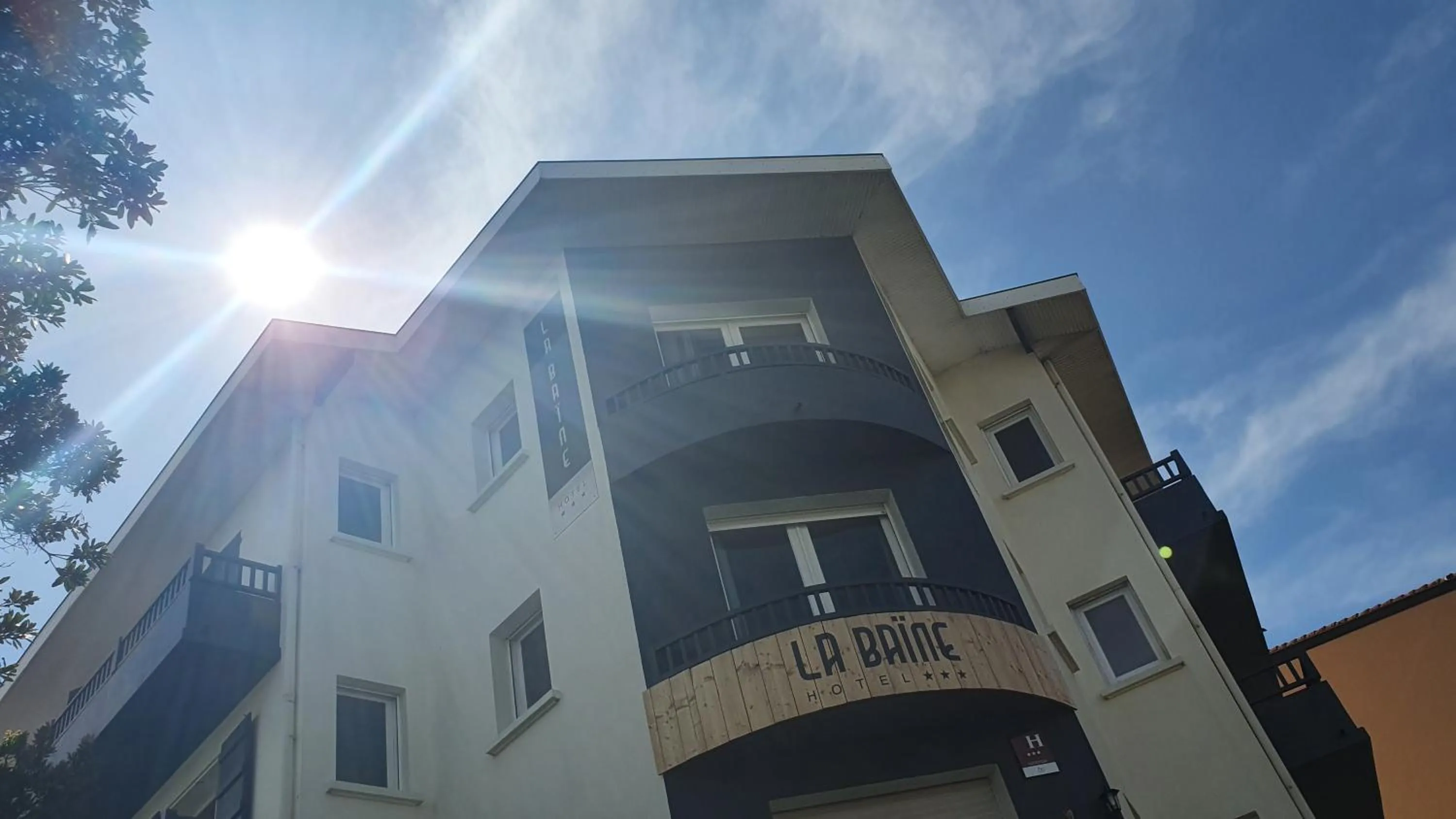 Property building in Hôtel La Baïne