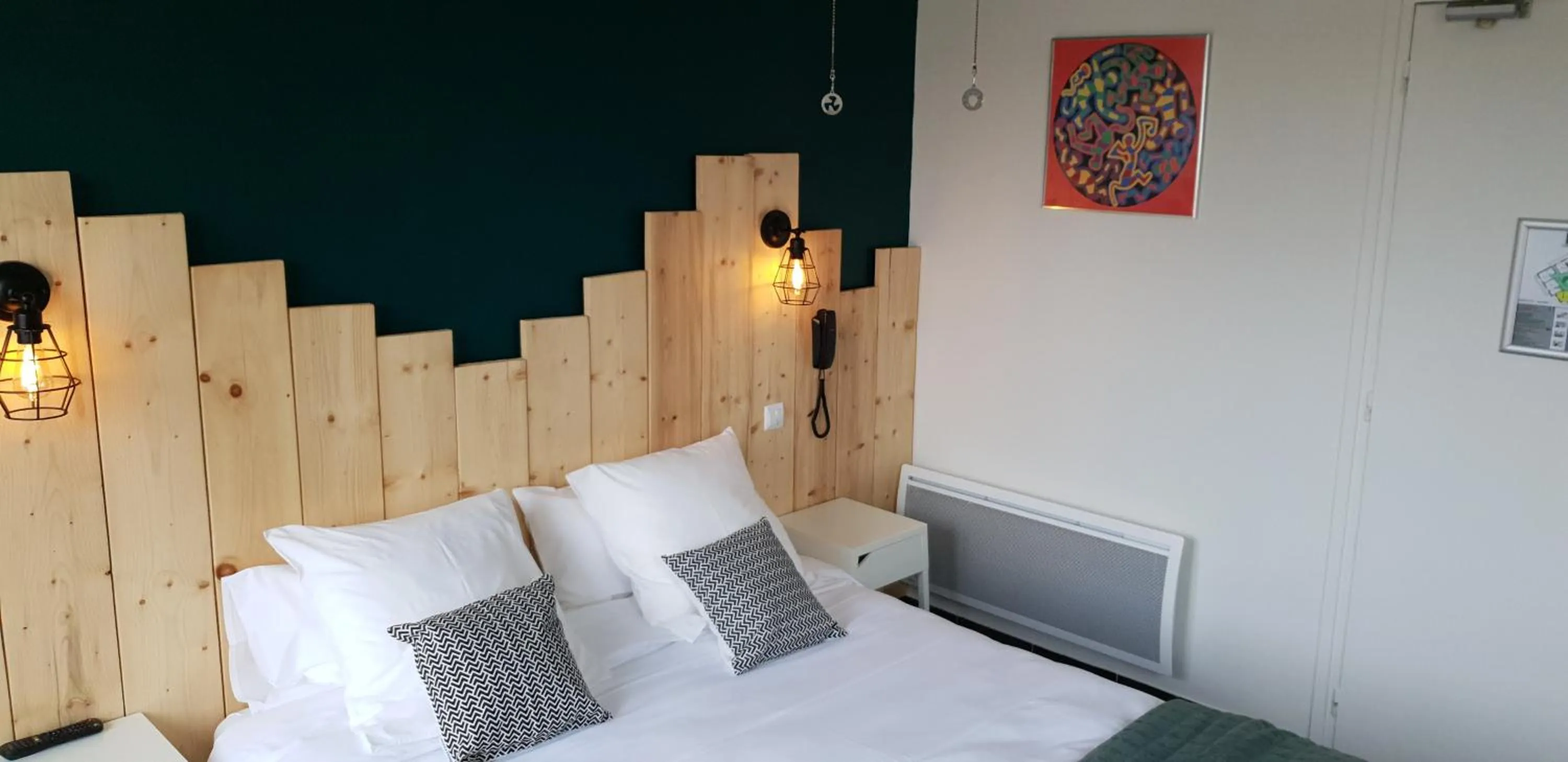 Bedroom, Bed in Hôtel La Baïne