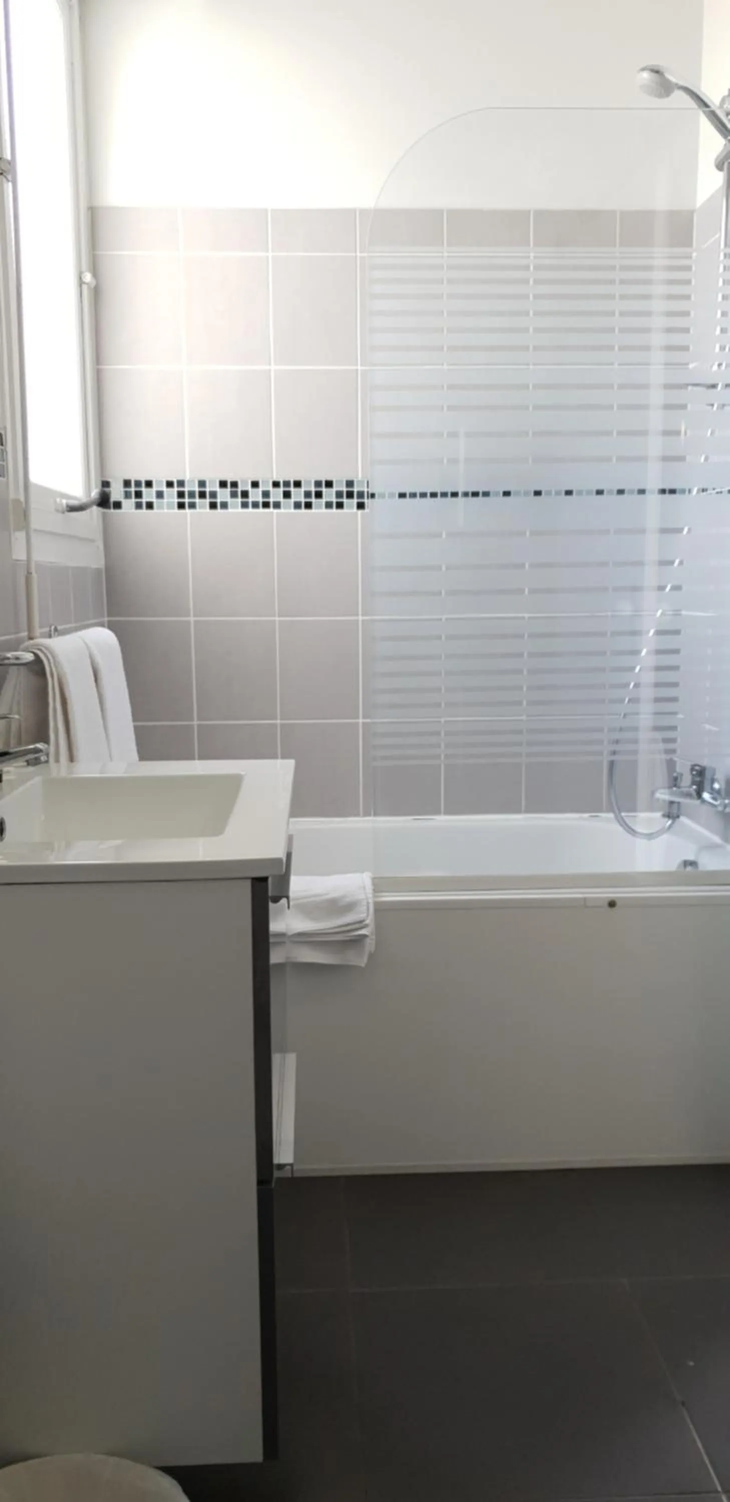 Bathroom in Hôtel La Baïne