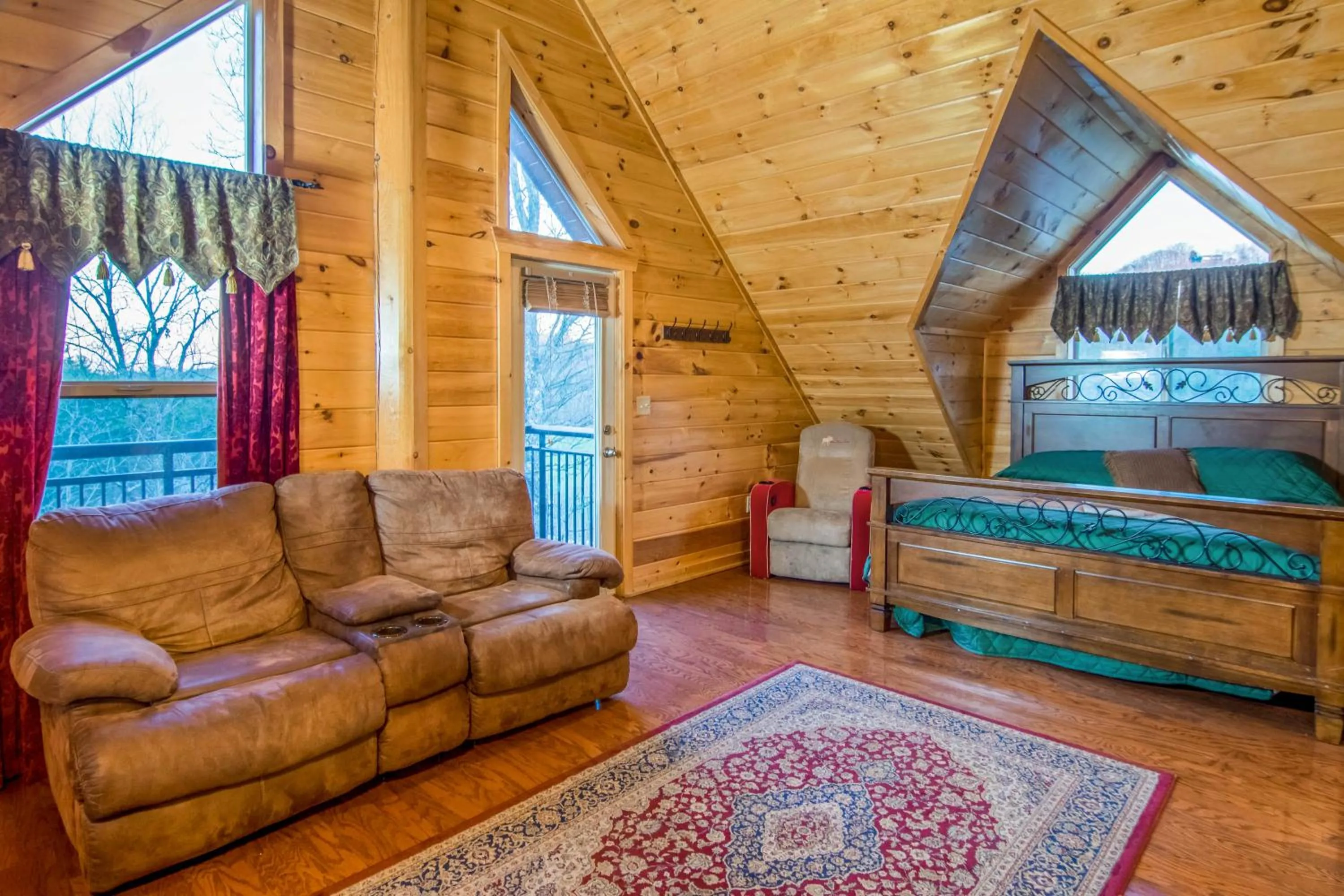Bedroom, Bed in Moose Hollow Lodge