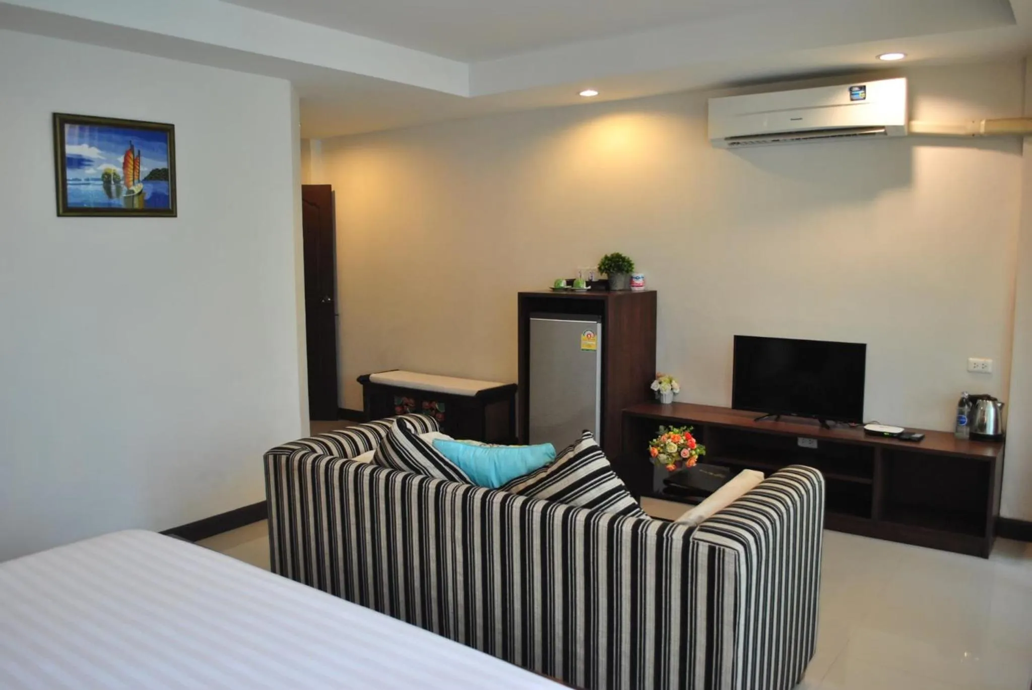 Living room, Bed in Kong Garden View Resort Chiang Rai