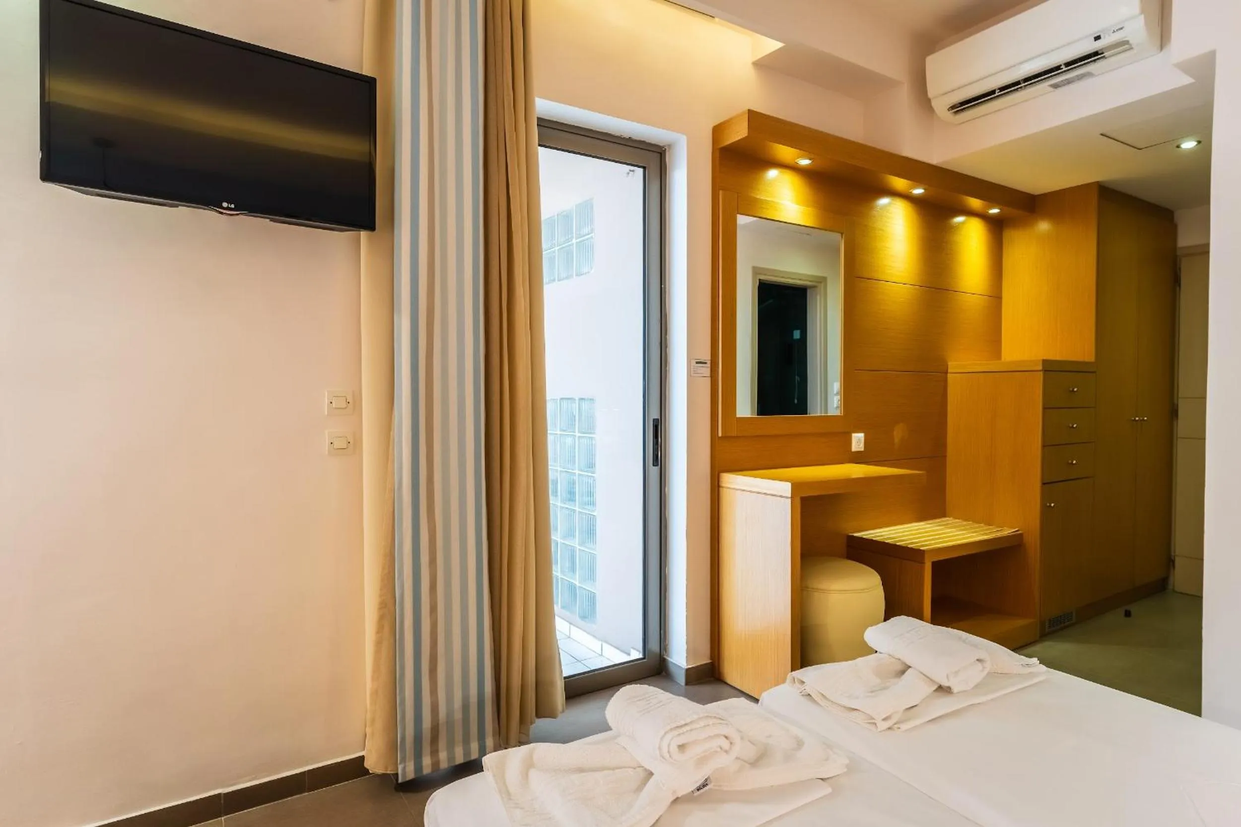 Bedroom, Bed in Pantheon Hotel