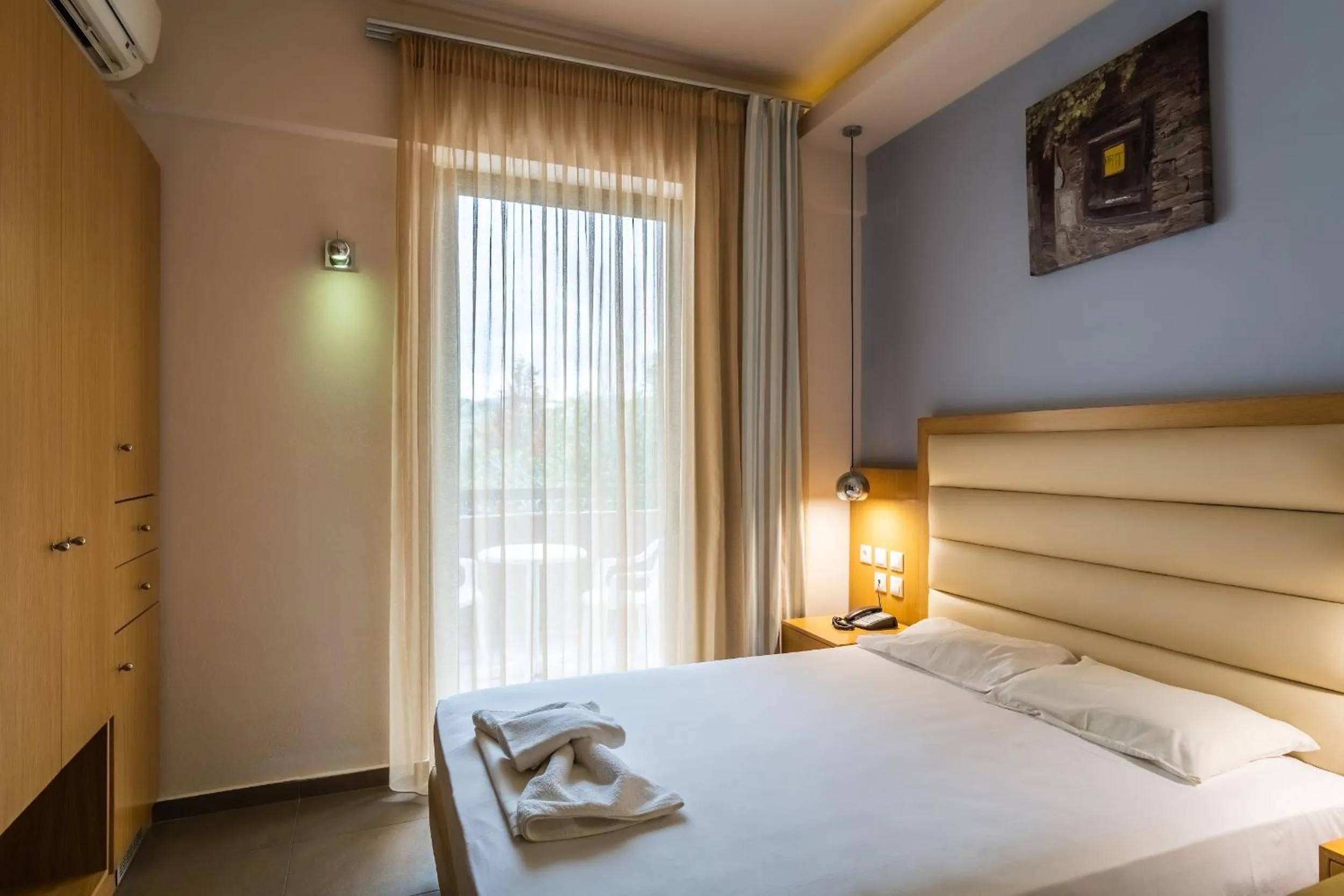 Bedroom, Bed in Pantheon Hotel