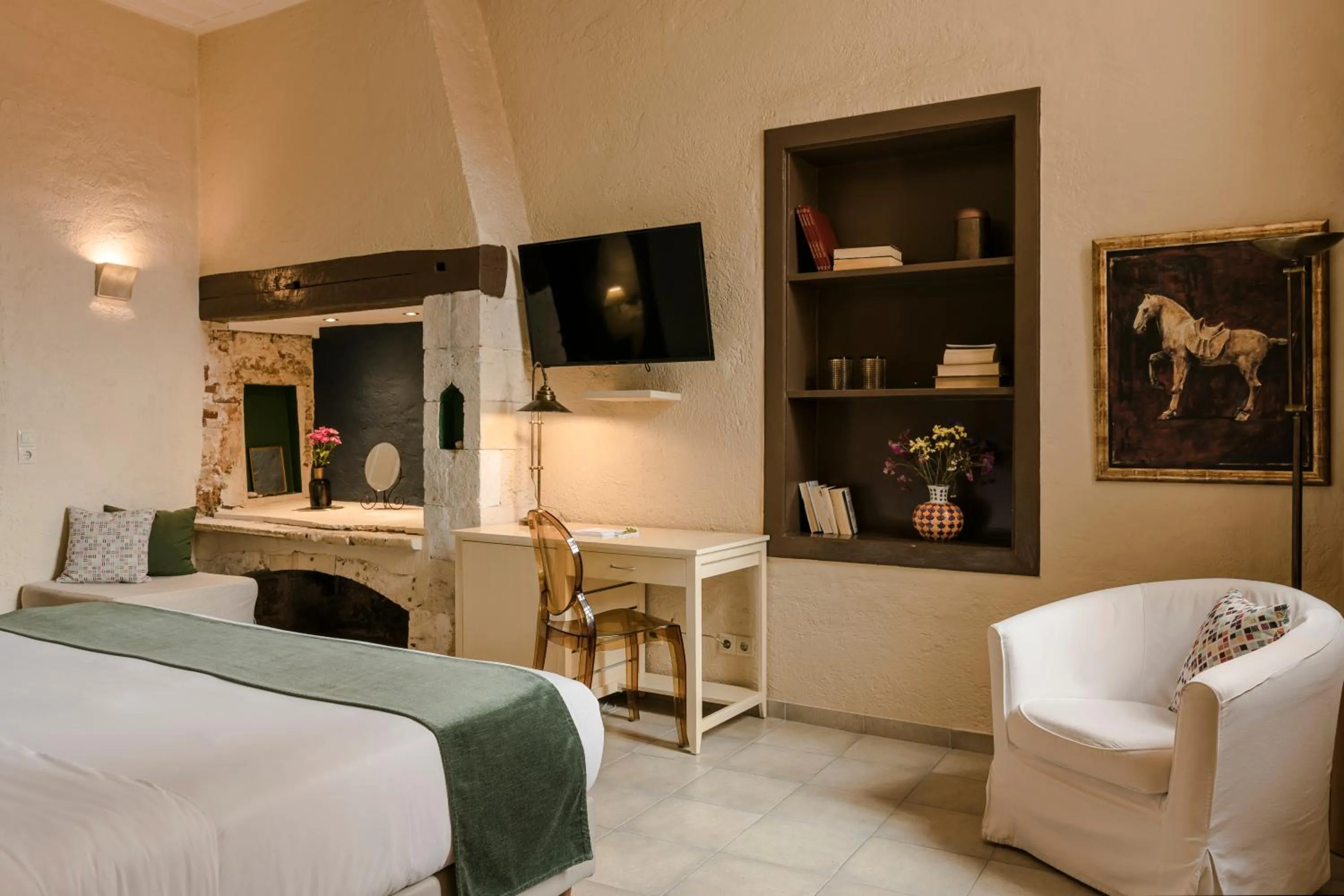 Bed in Alcanea Boutique Hotel