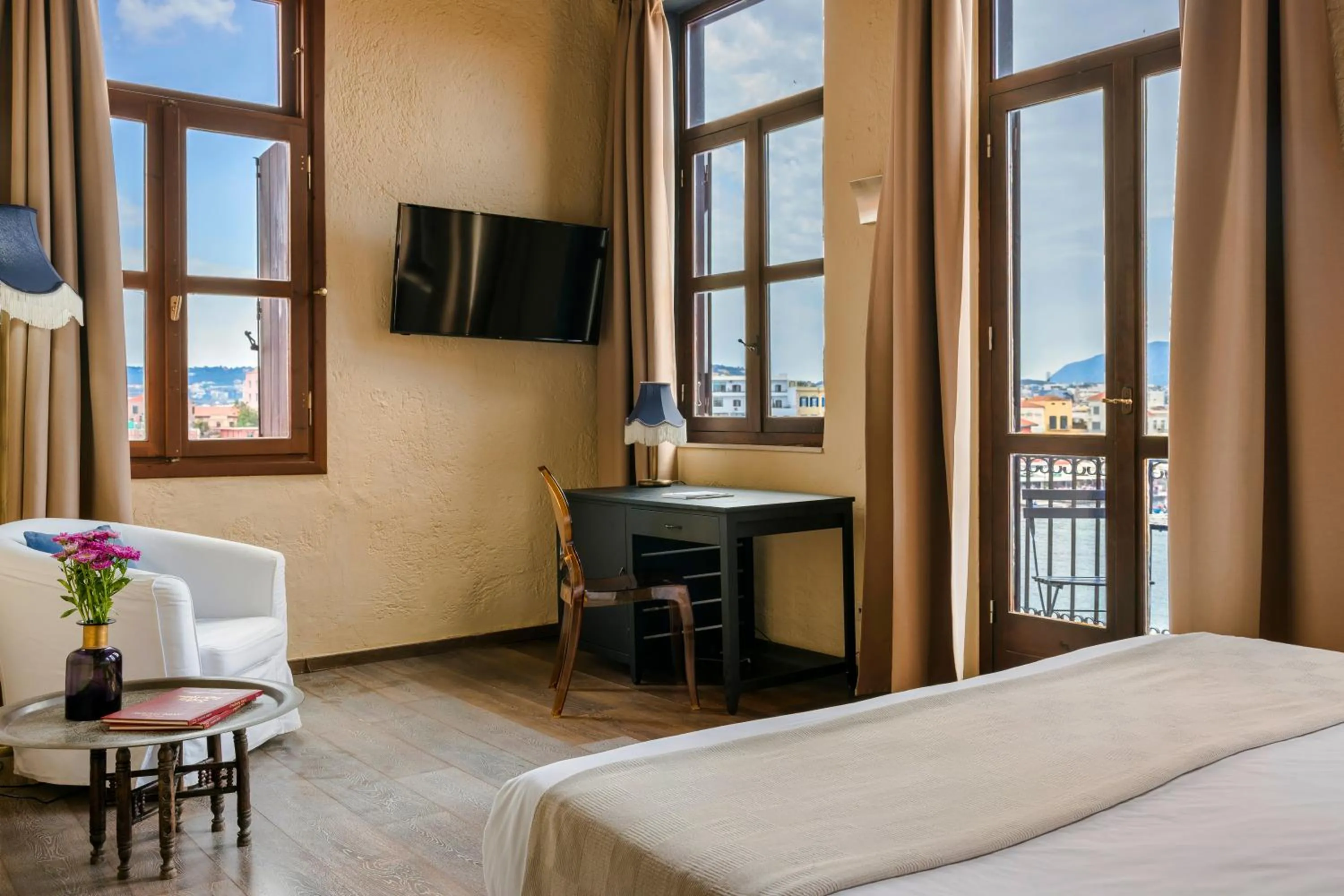 Bed in Alcanea Boutique Hotel
