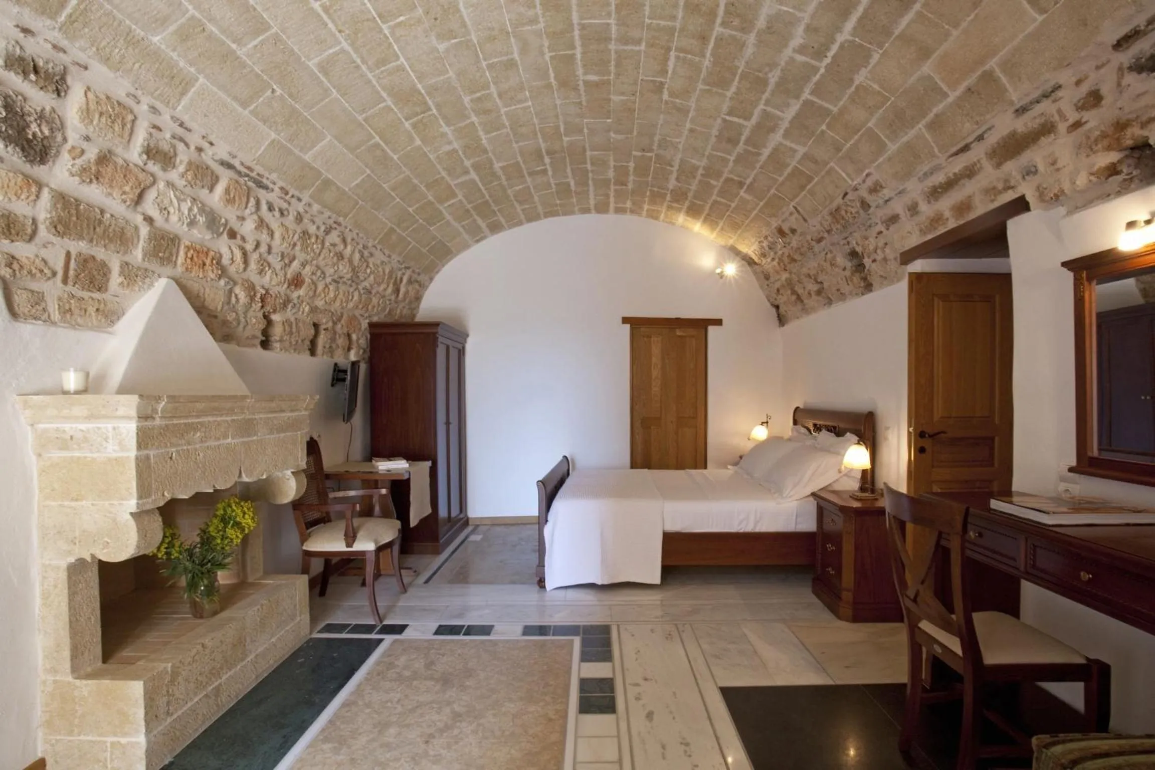 Bedroom, Bed in Likinia Hotel