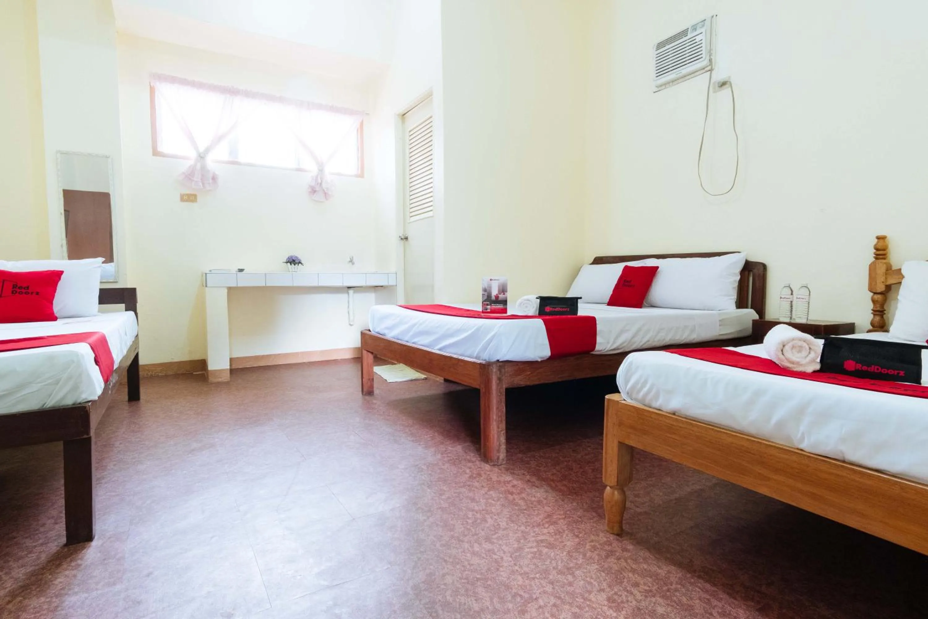 Bedroom in RedDoorz @ BM Road