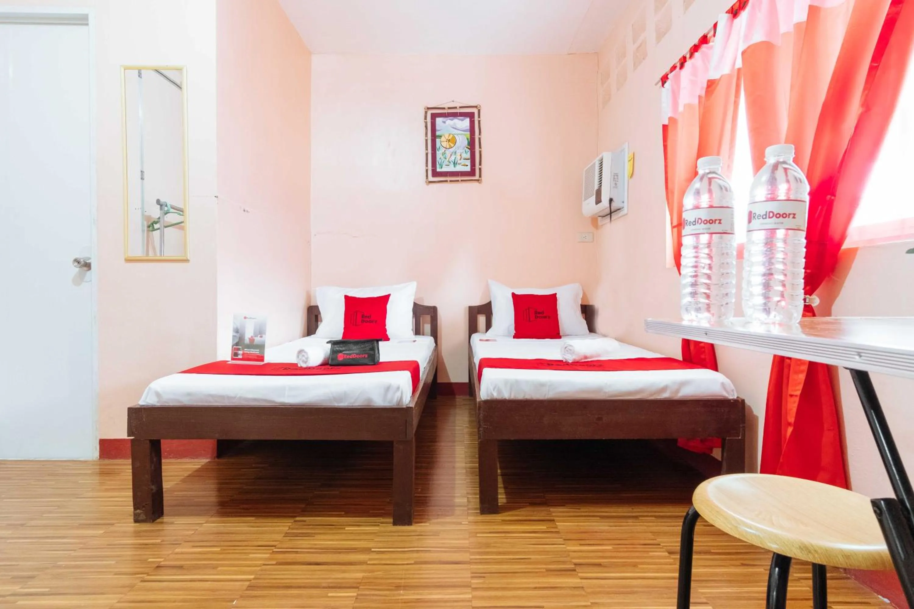 Bed in RedDoorz @ BM Road