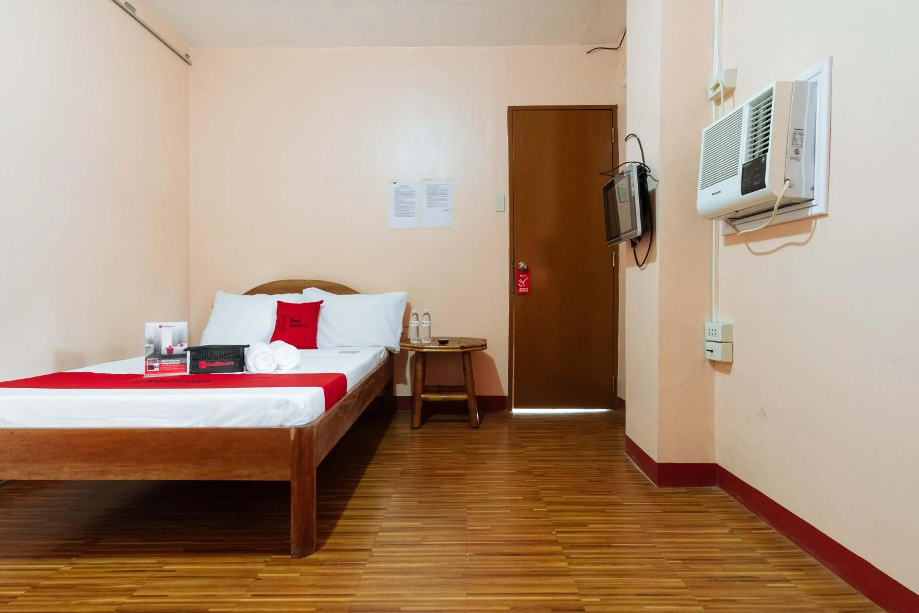 Bedroom in RedDoorz @ BM Road