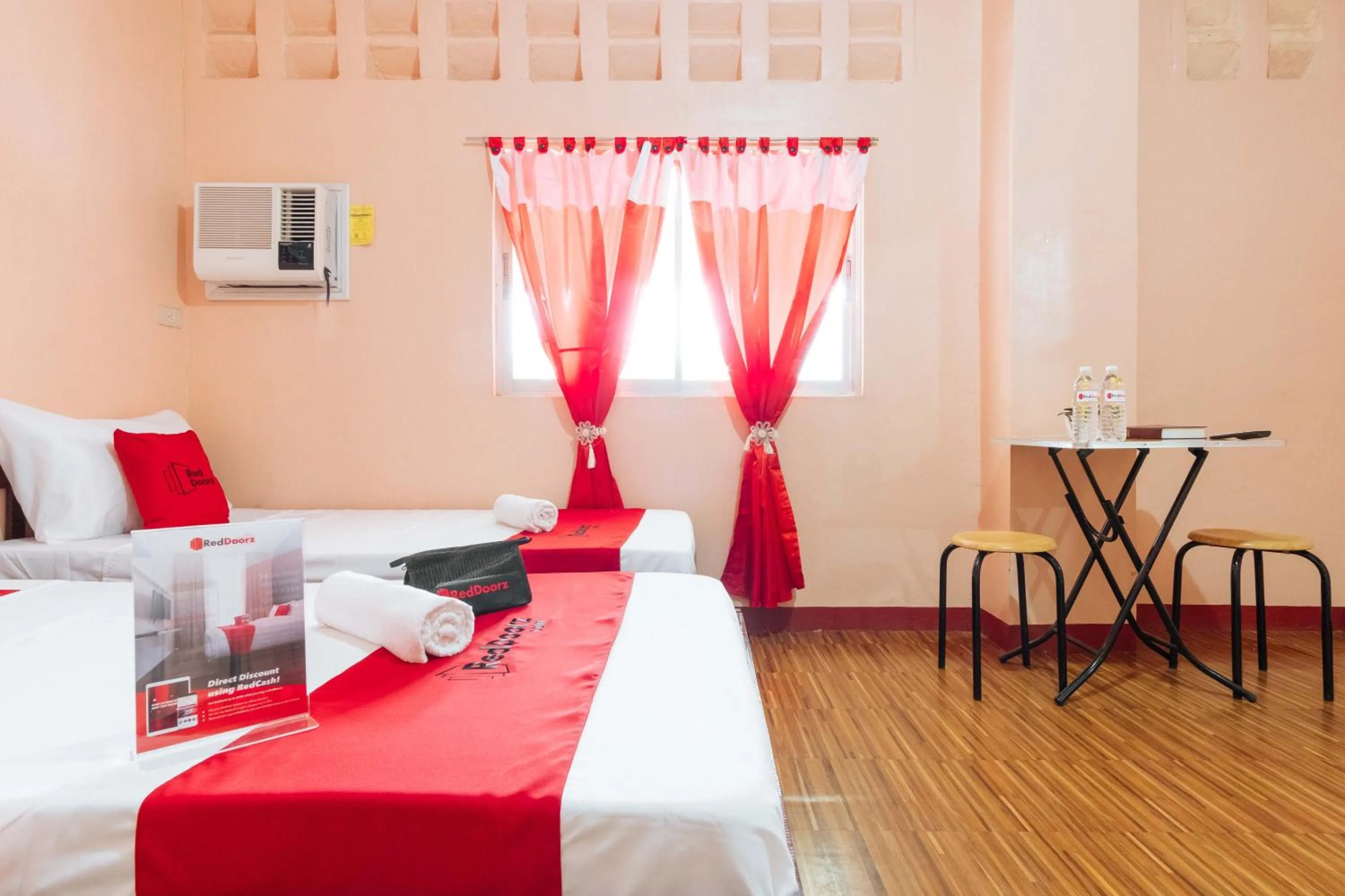 Bed, Seating Area in RedDoorz @ BM Road