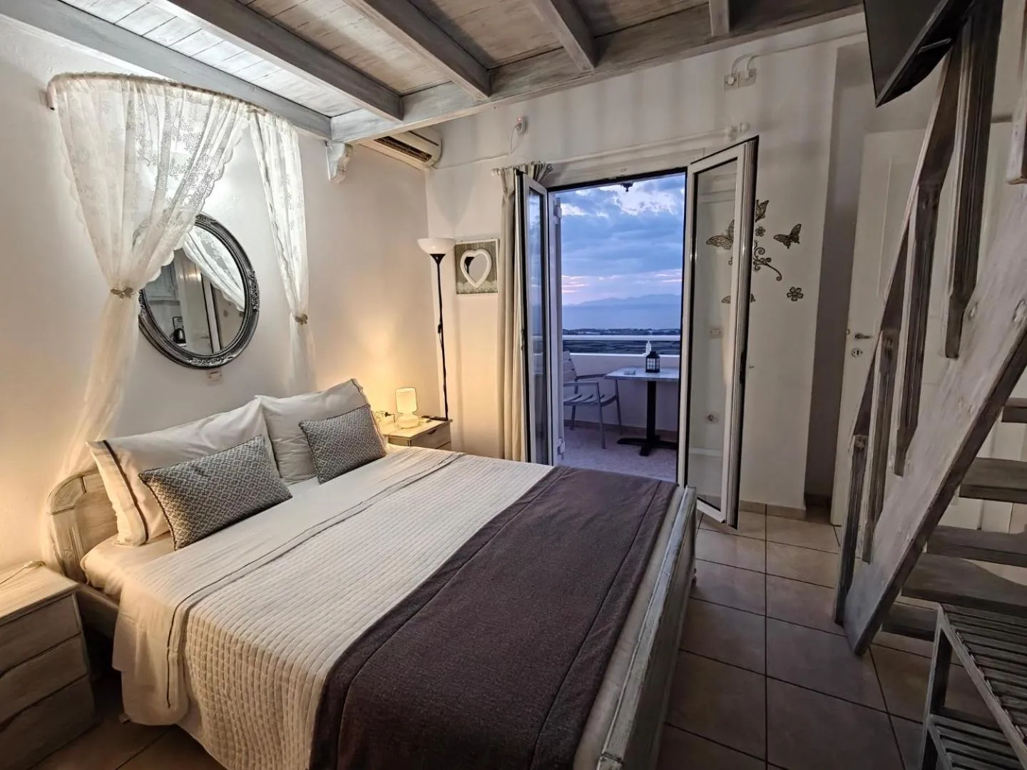 Kiklamino Sunset Suites