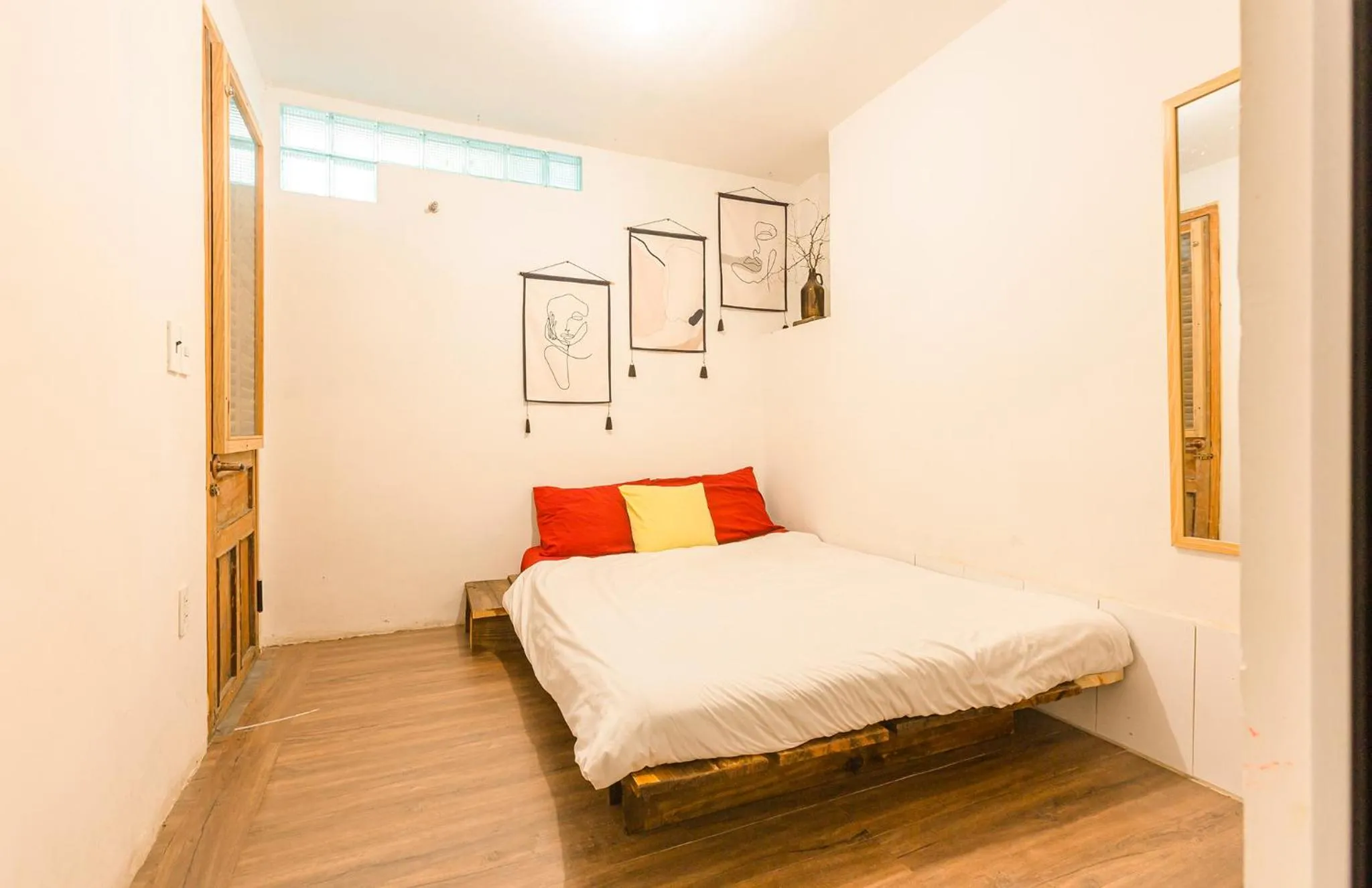 Photo of the whole room, Bed in The Kadupul Homecation
