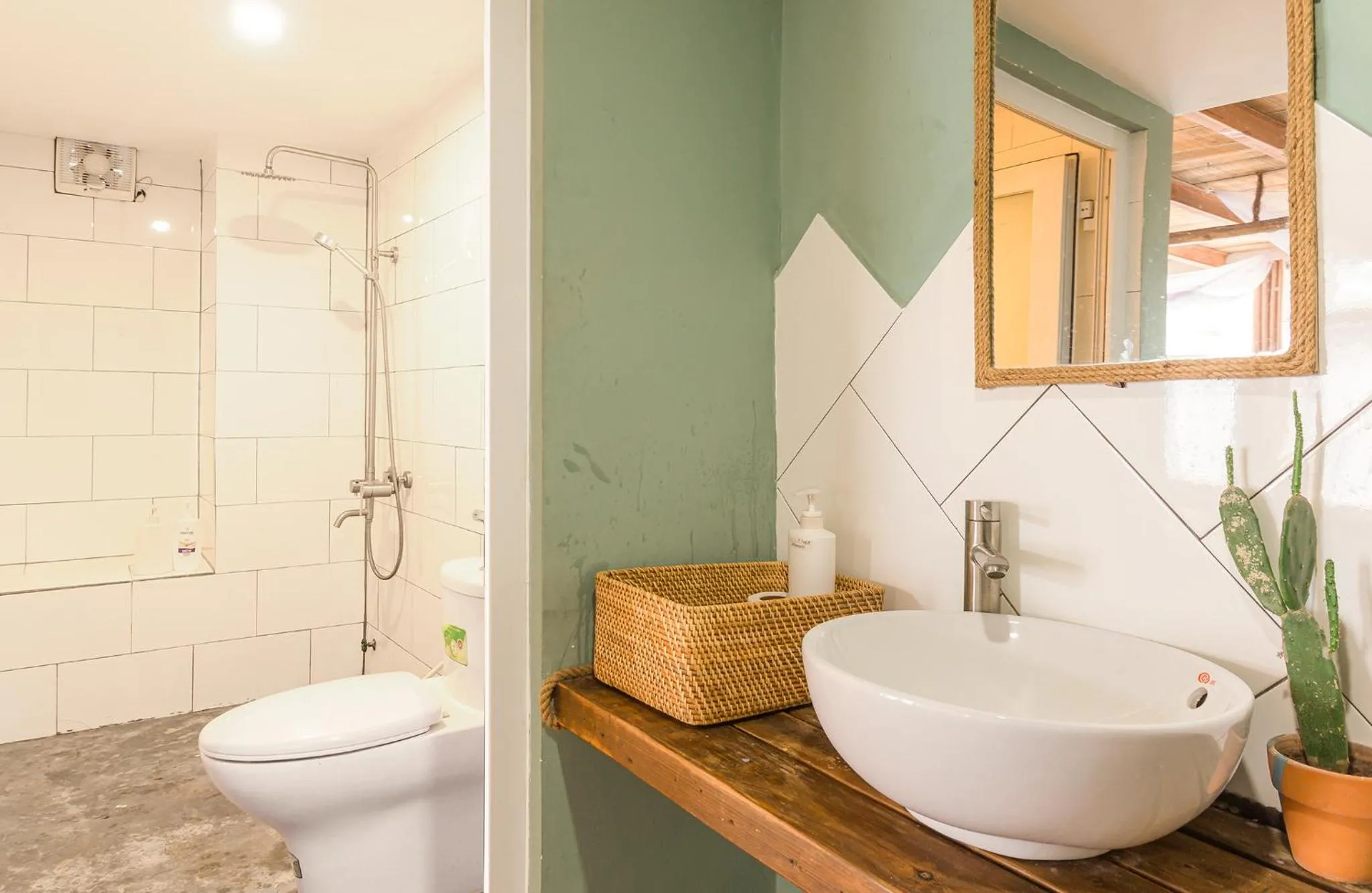 Shower in The Kadupul Homecation
