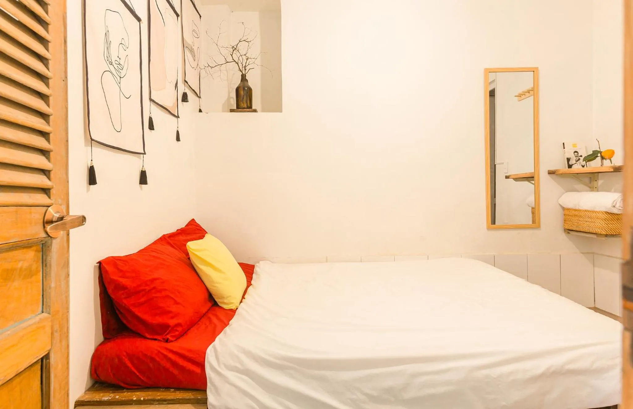 Photo of the whole room, Bed in The Kadupul Homecation
