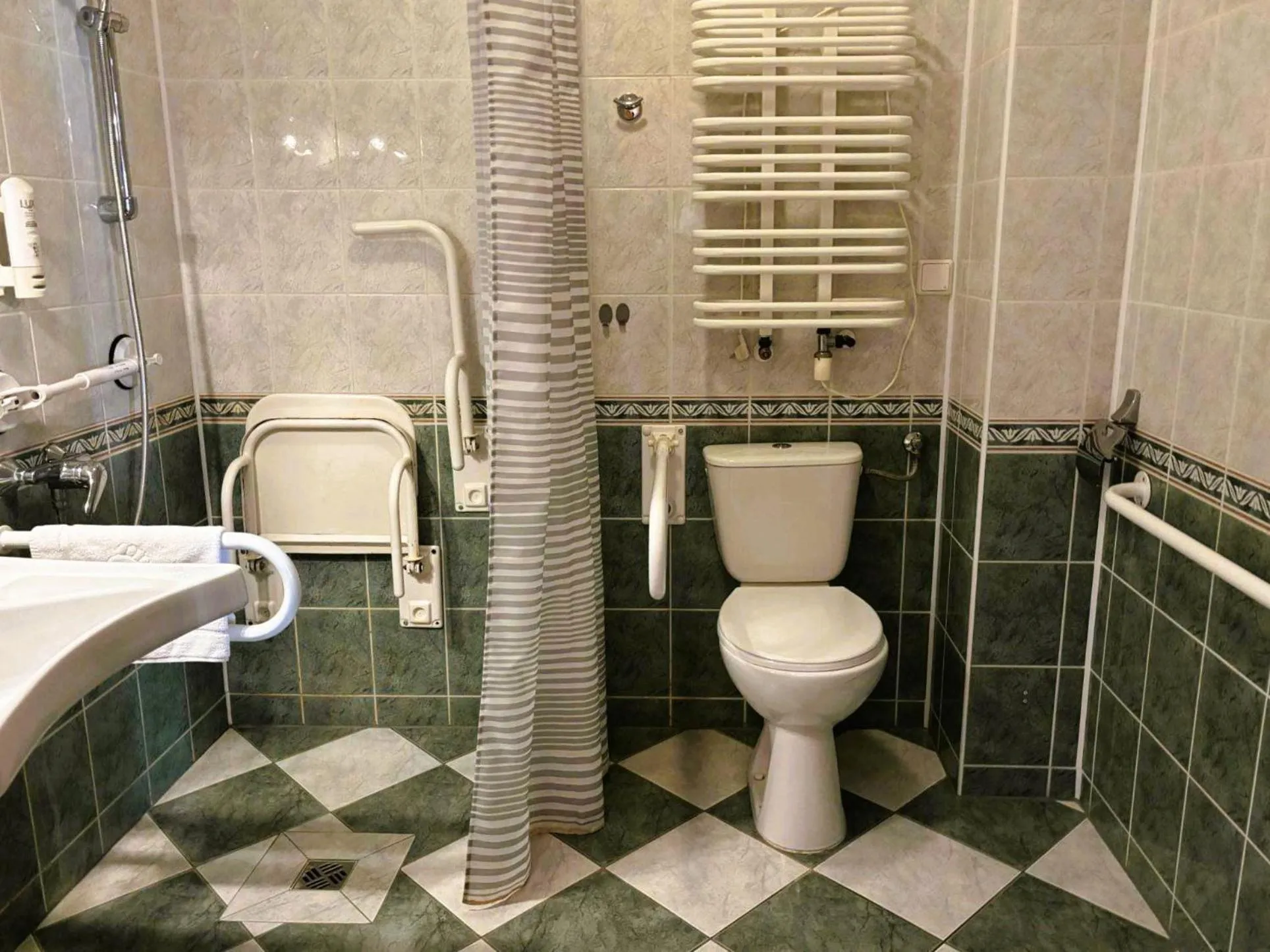 Shower in Motel Petro