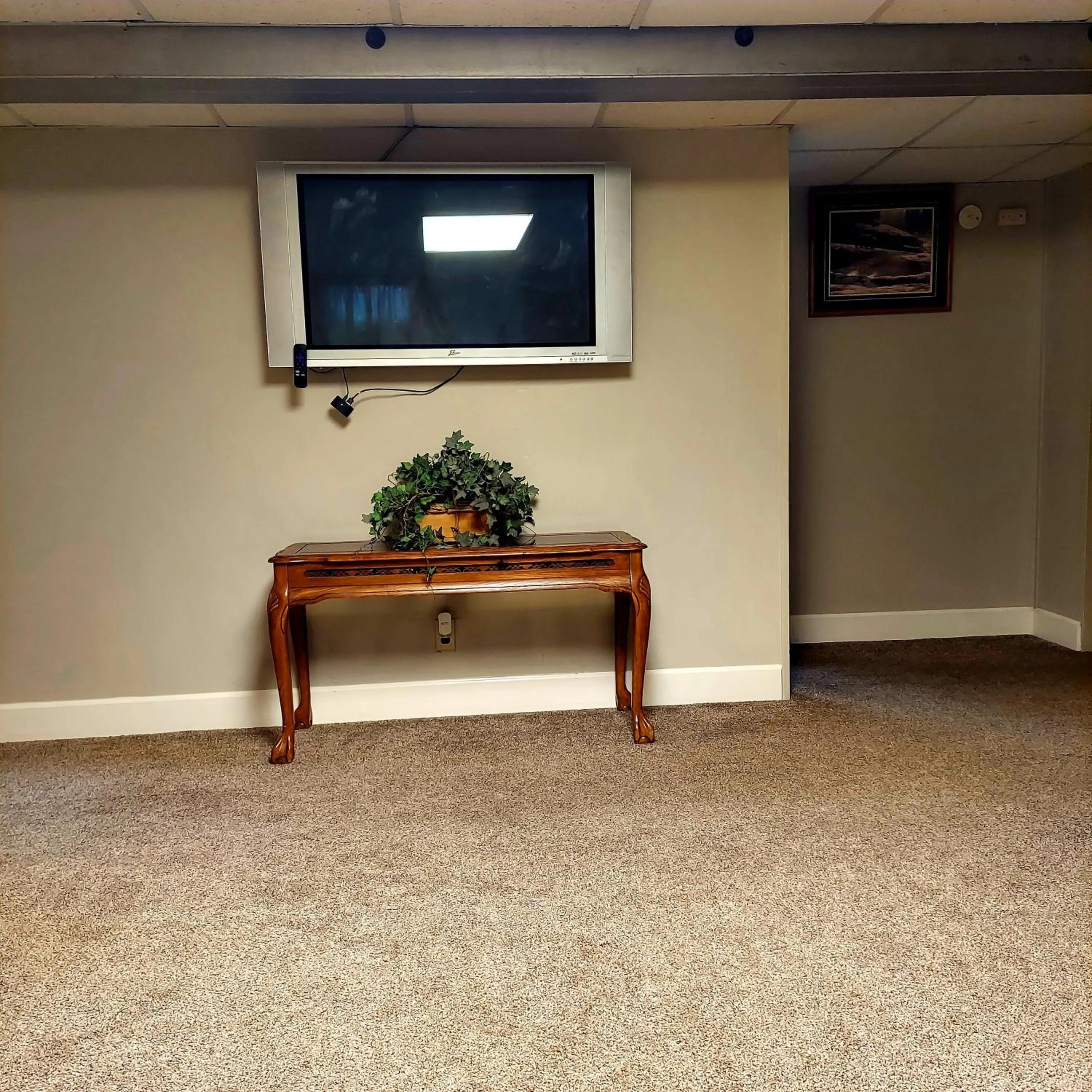 Communal lounge/ TV room in Three Bears Inn