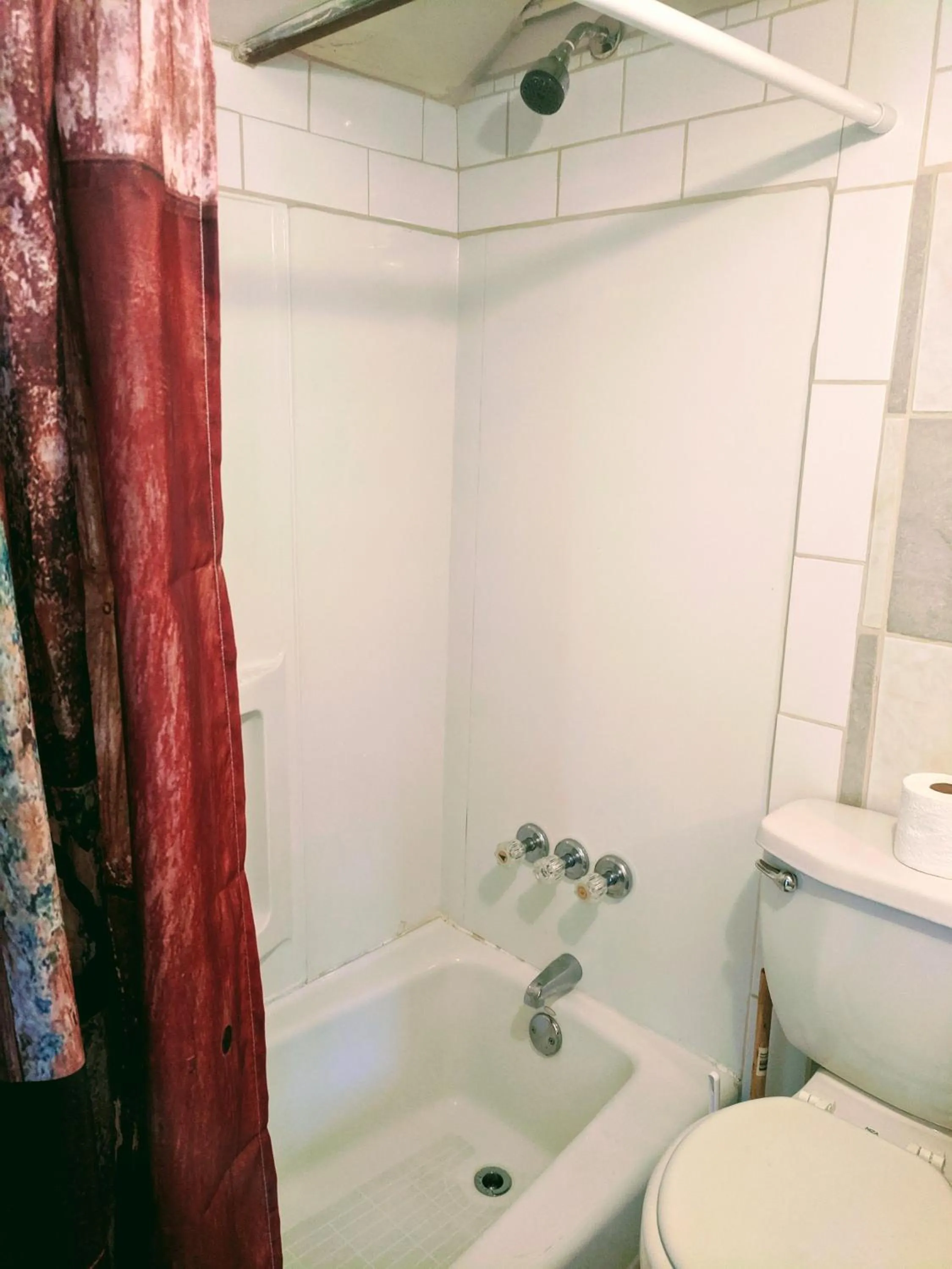 Shower in Three Bears Inn