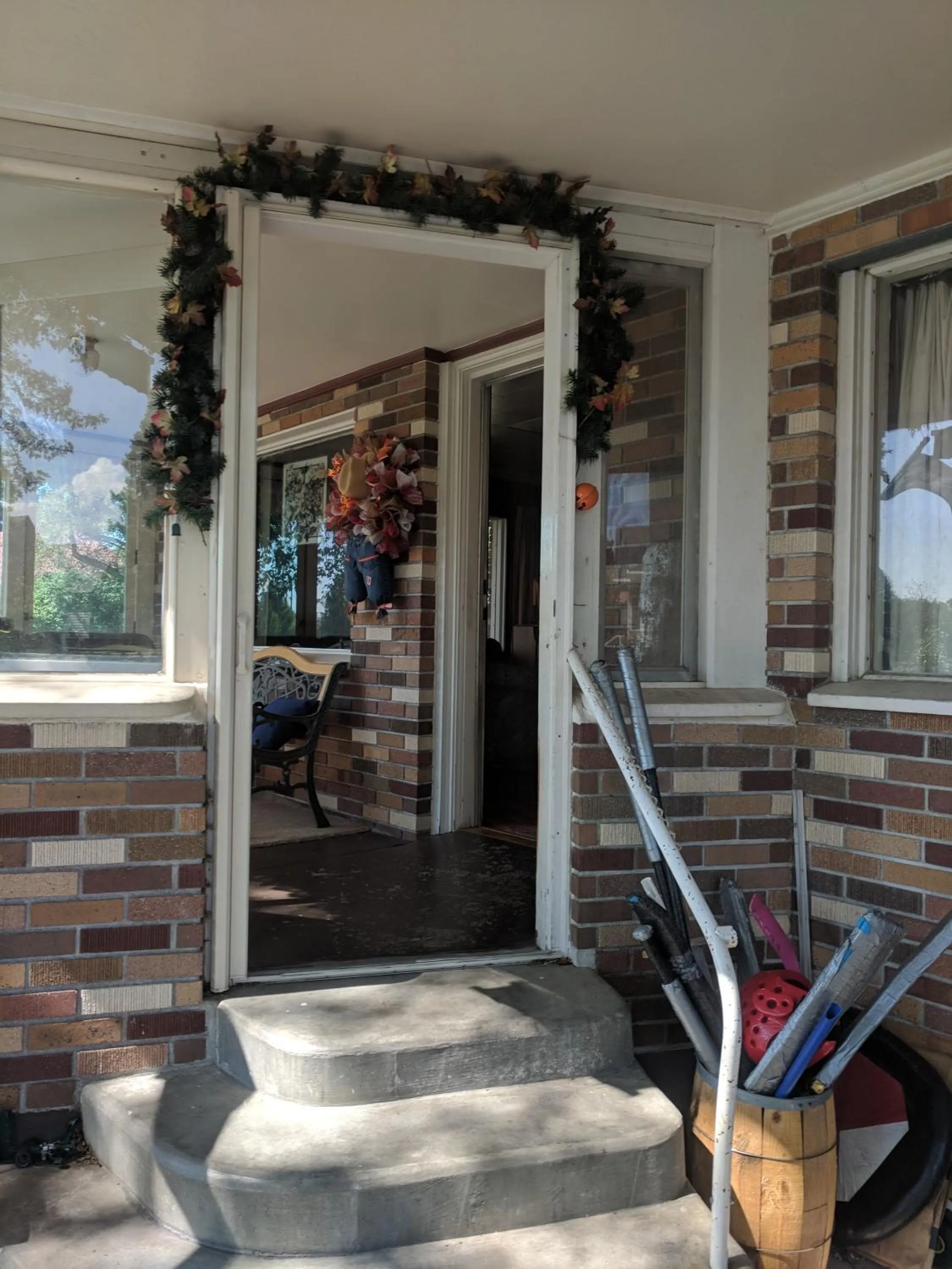 Facade/entrance in Three Bears Inn
