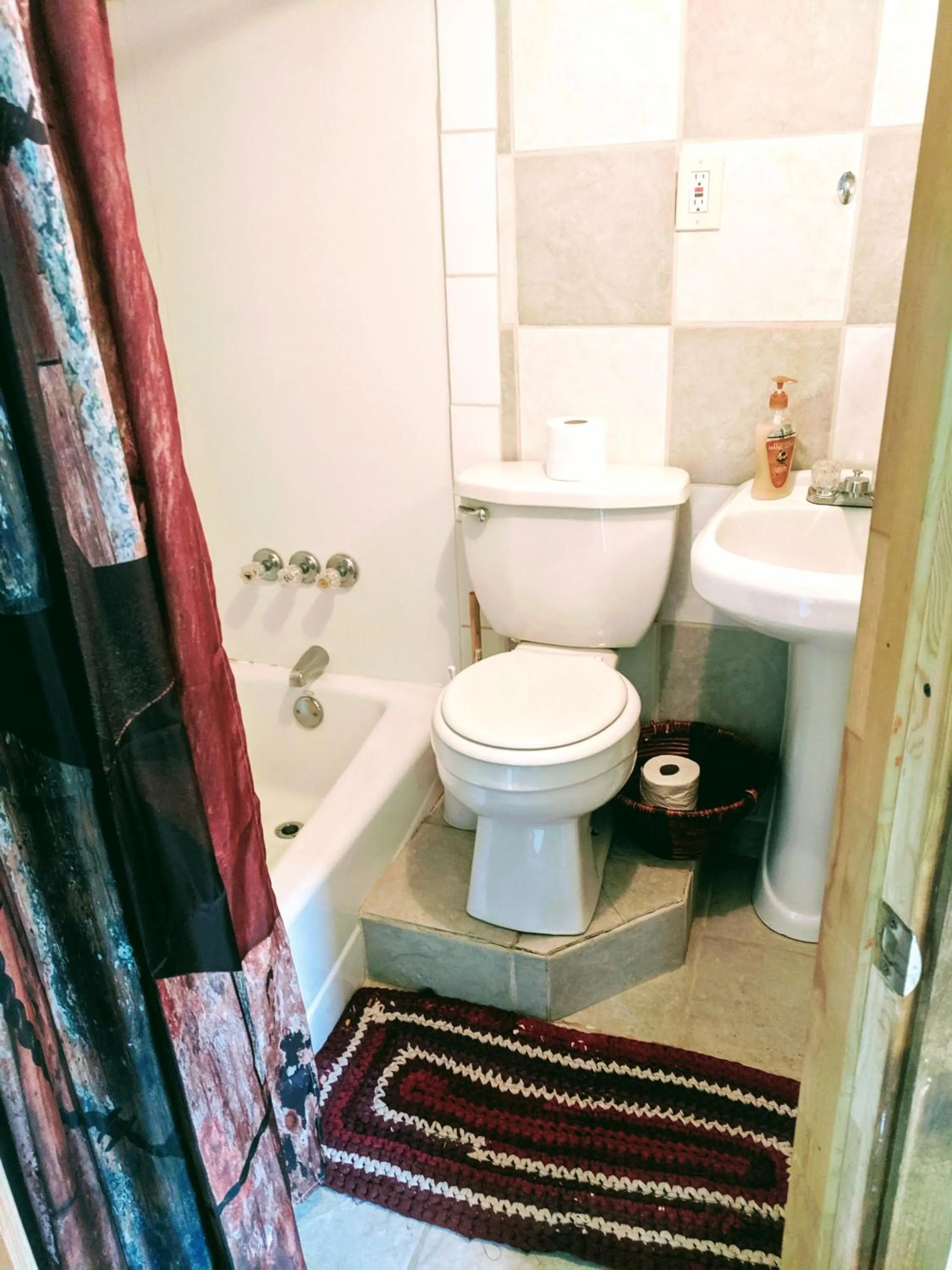 Shower in Three Bears Inn