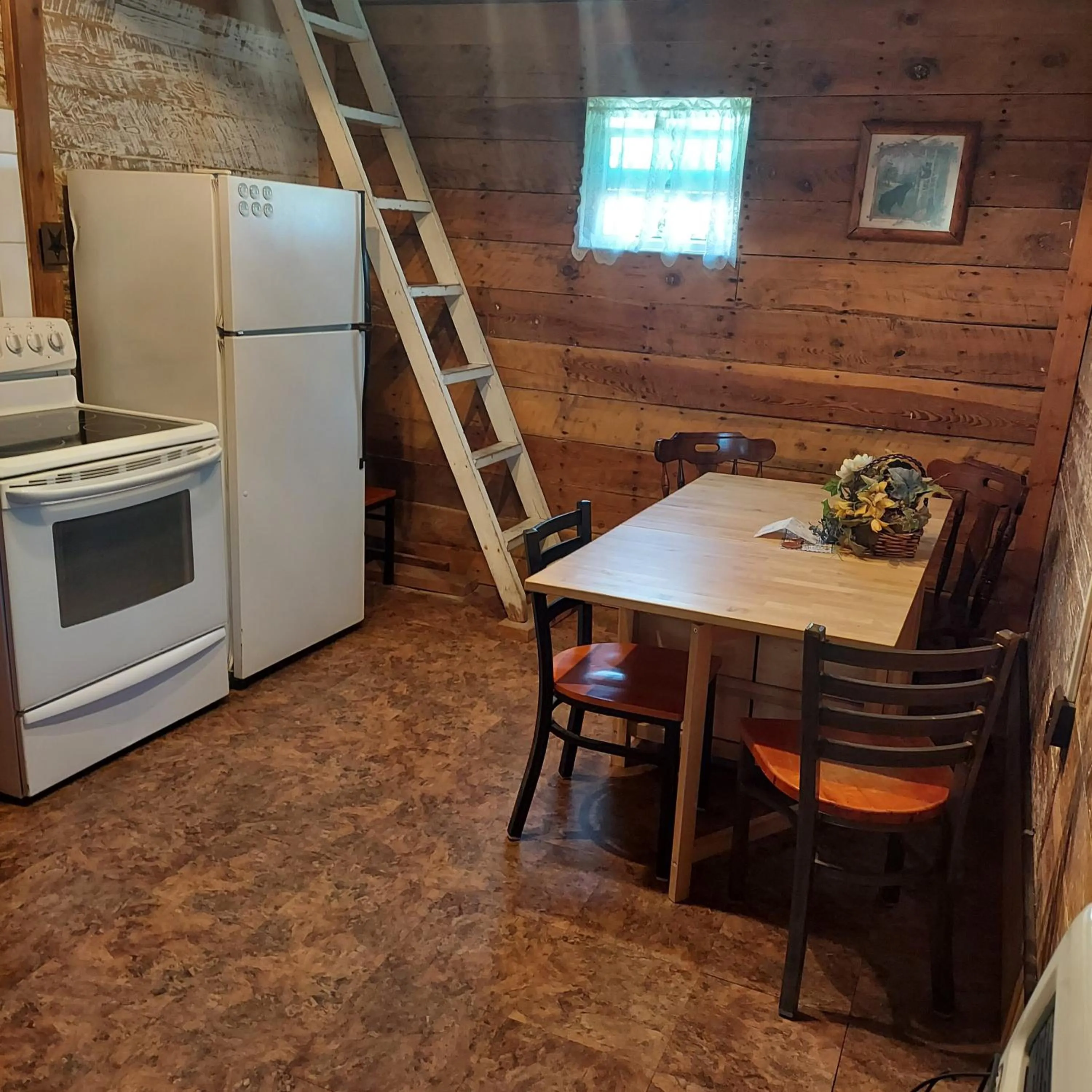 Kitchen or kitchenette in Three Bears Inn