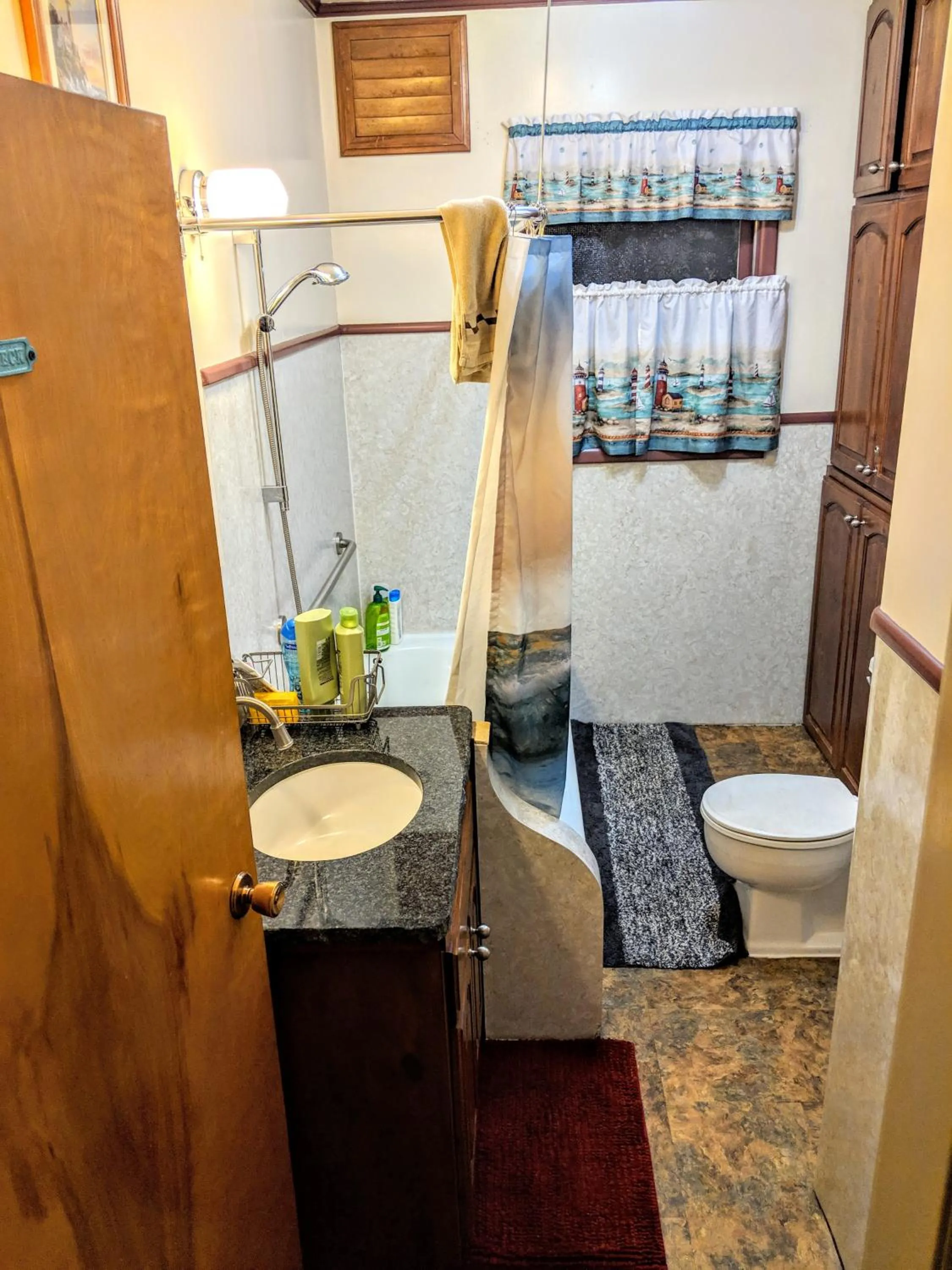 Shower in Three Bears Inn