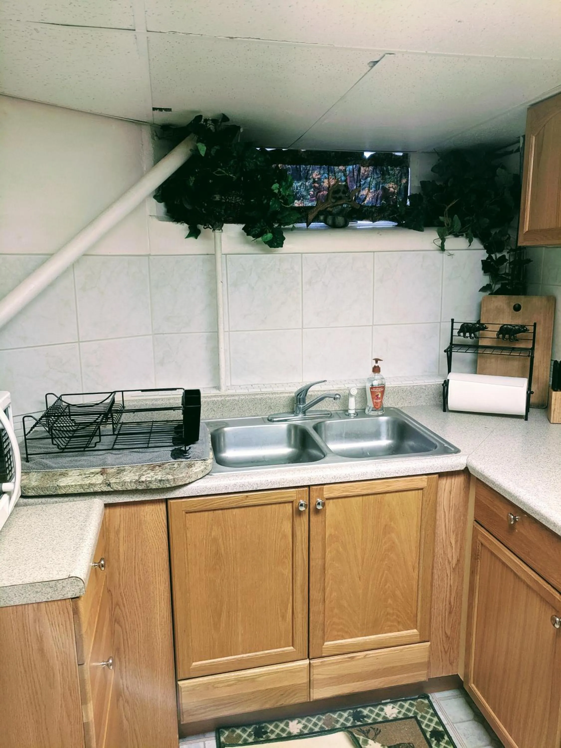 Kitchen or kitchenette in Three Bears Inn