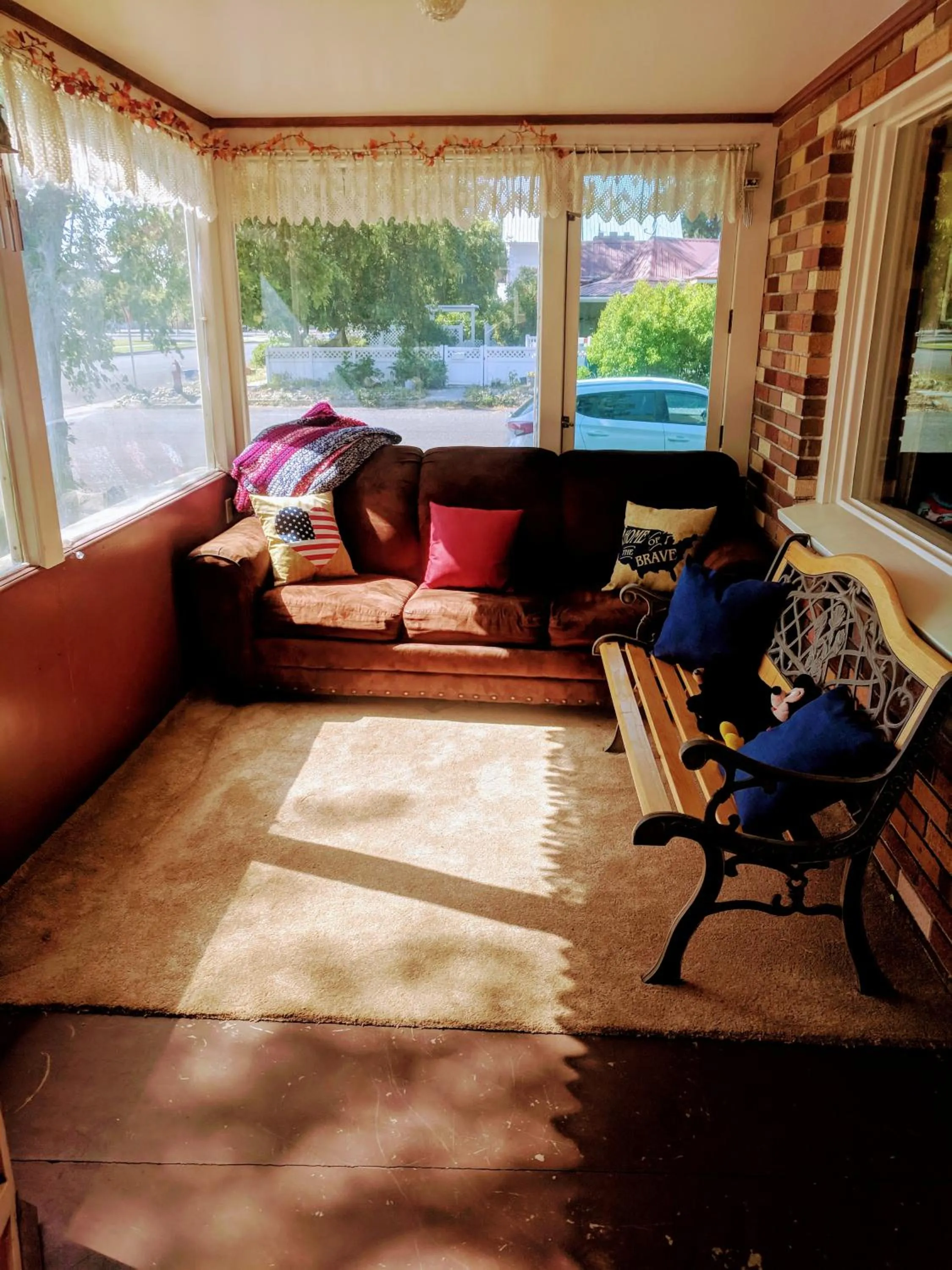 Communal lounge/ TV room in Three Bears Inn